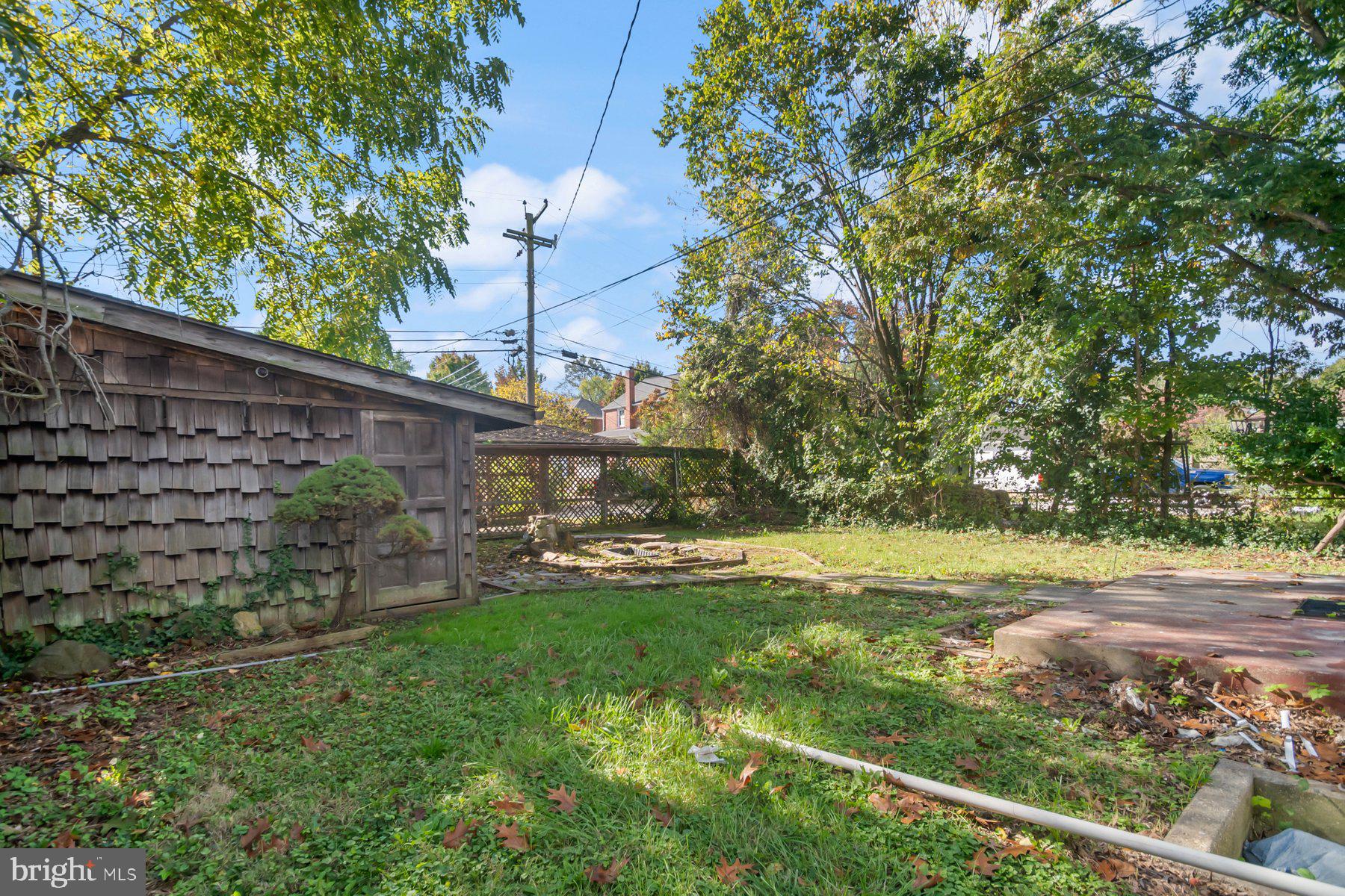 COLONIAL VILLAGE - Residential