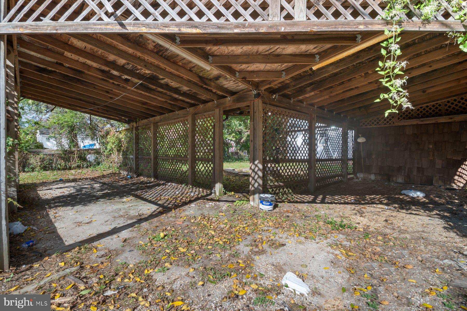 COLONIAL VILLAGE - Residential