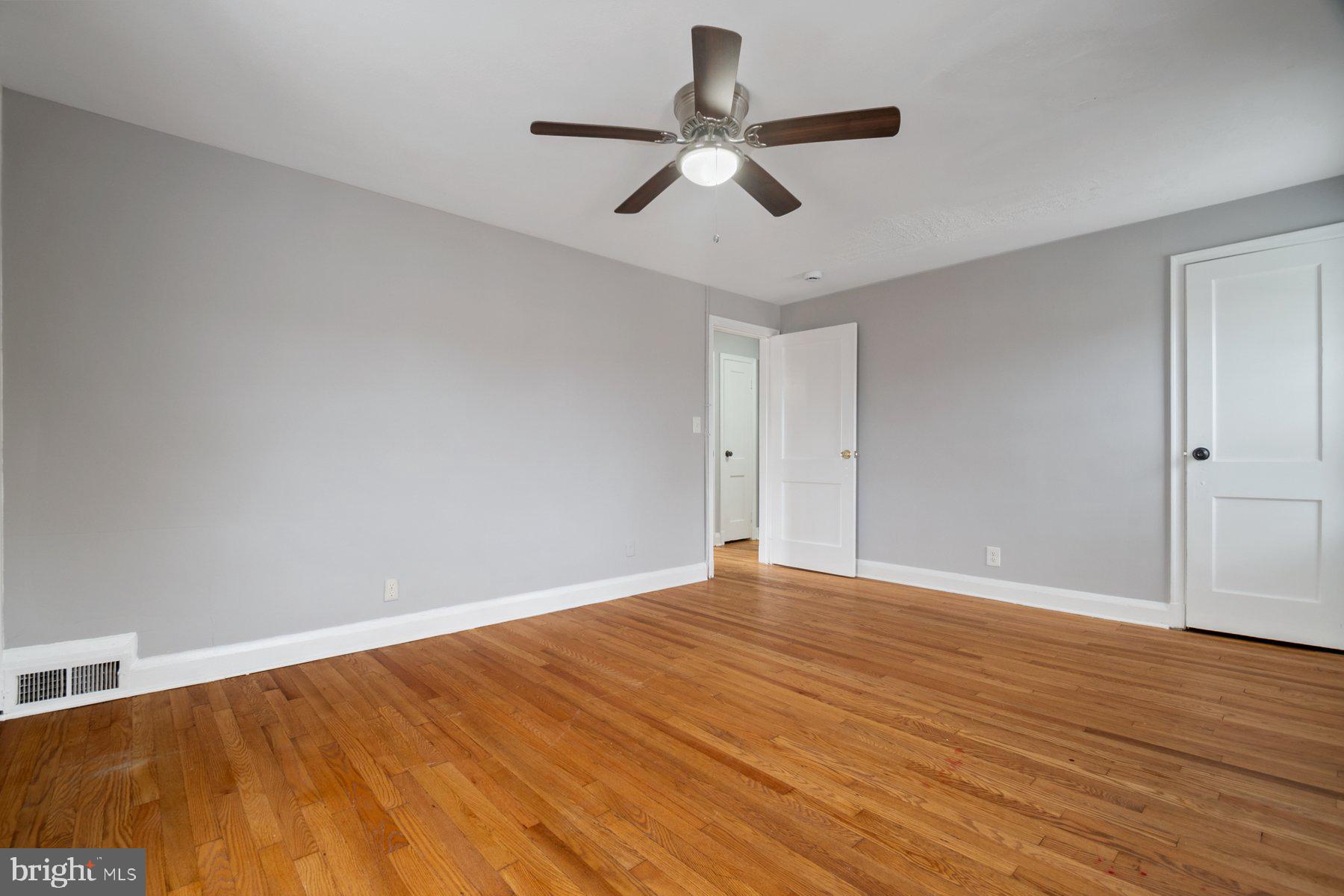 COLONIAL VILLAGE - Residential