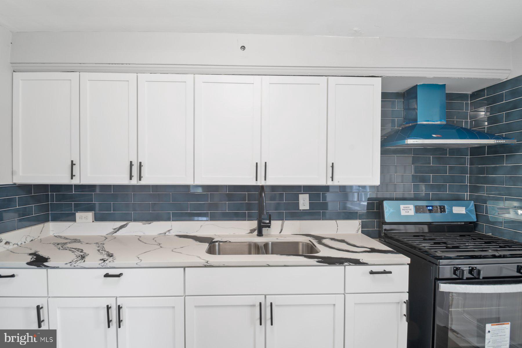 COLONIAL VILLAGE - Residential