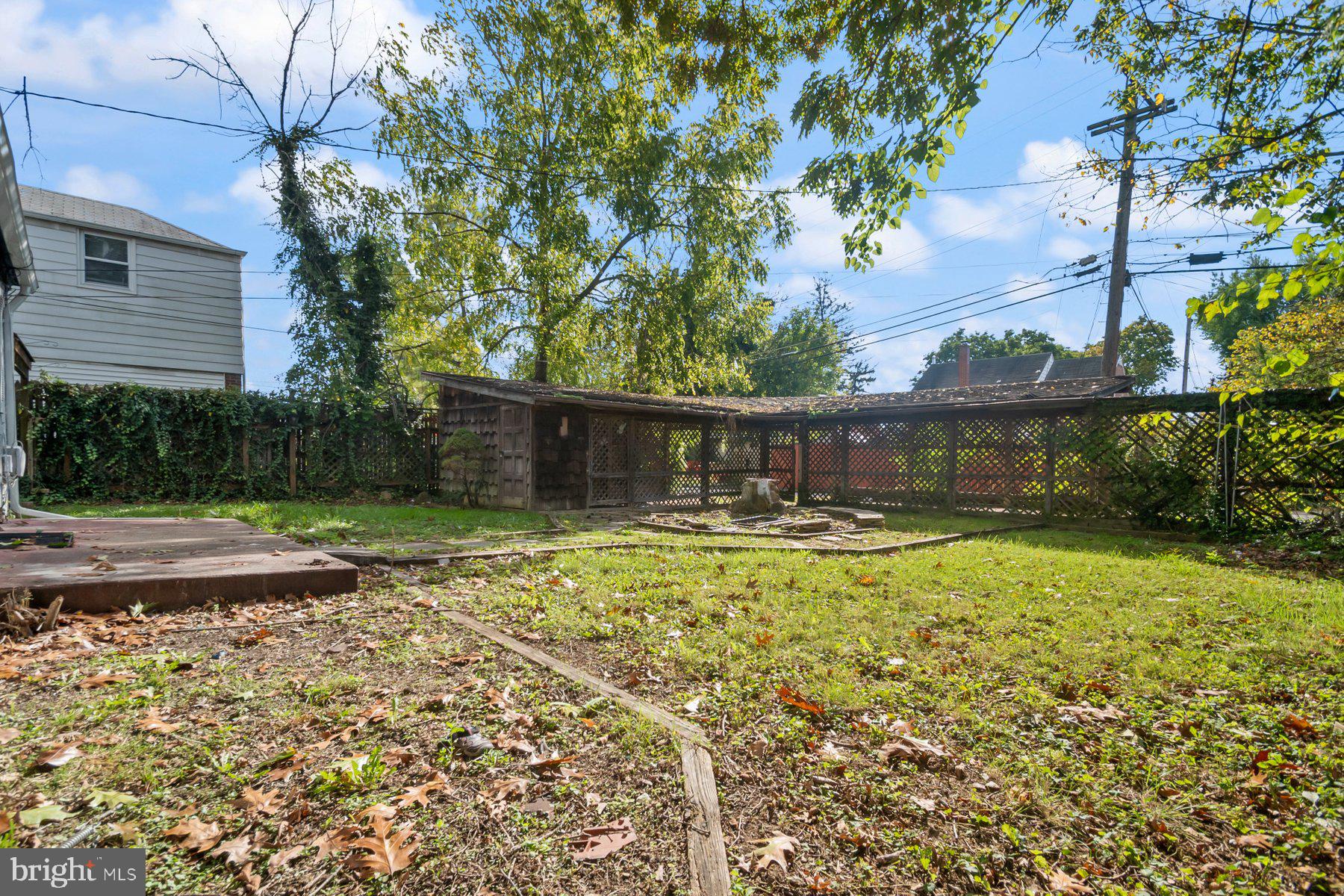 COLONIAL VILLAGE - Residential