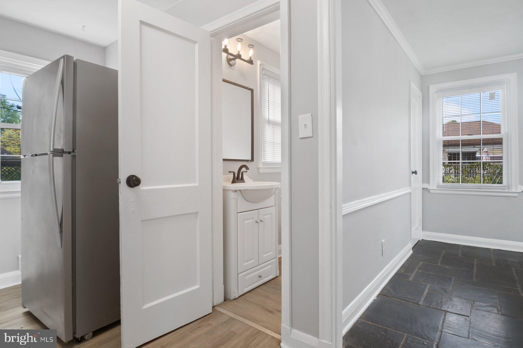 COLONIAL VILLAGE - Residential