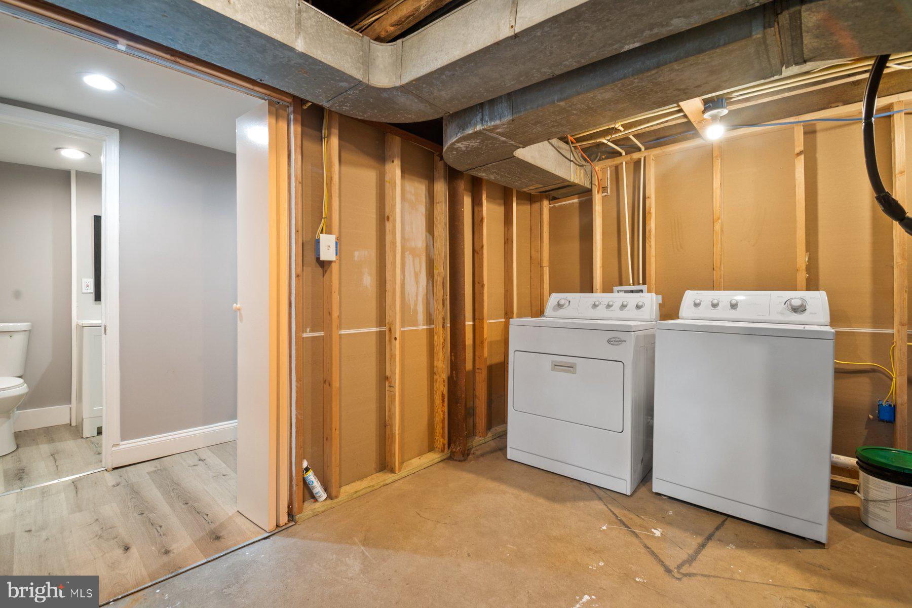 COLONIAL VILLAGE - Residential