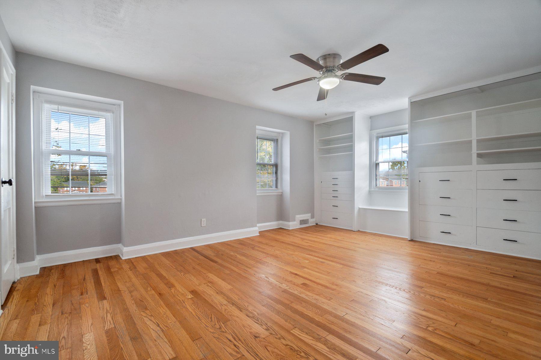 COLONIAL VILLAGE - Residential