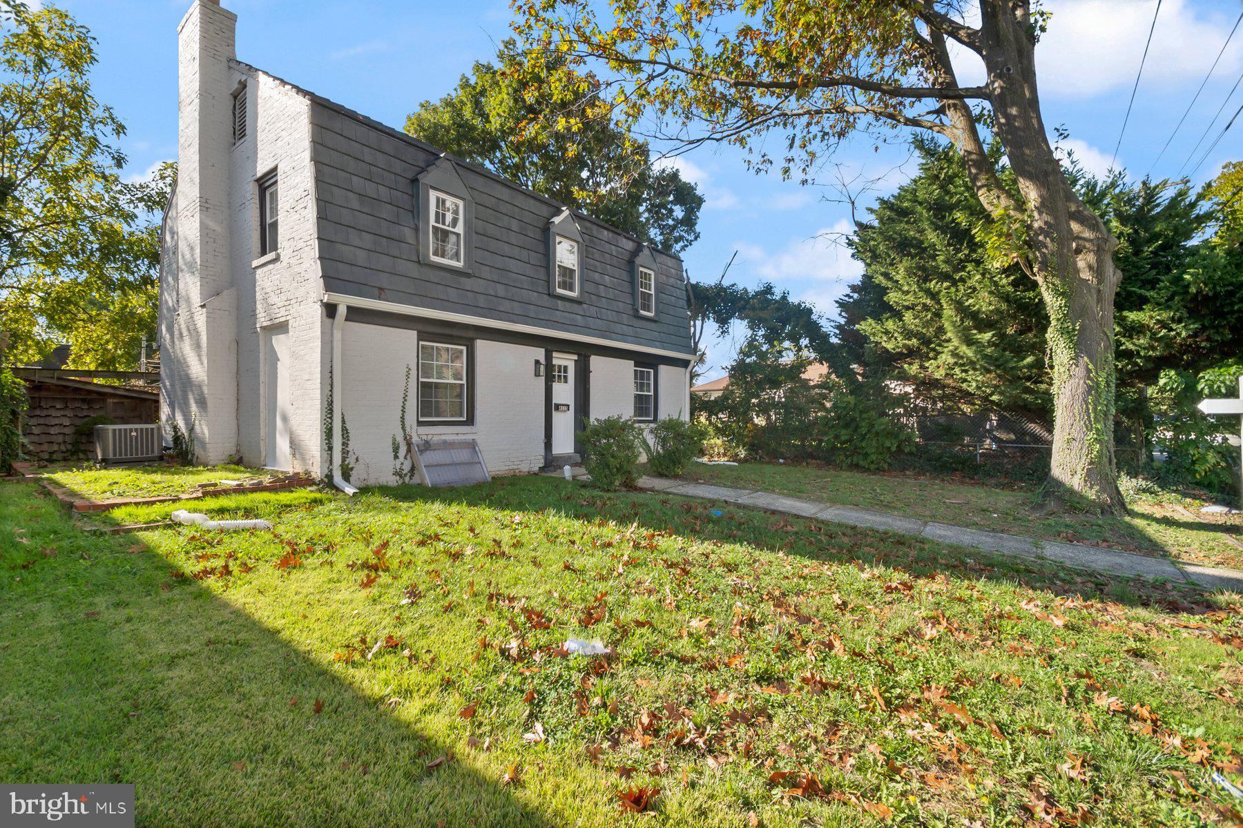 COLONIAL VILLAGE - Residential