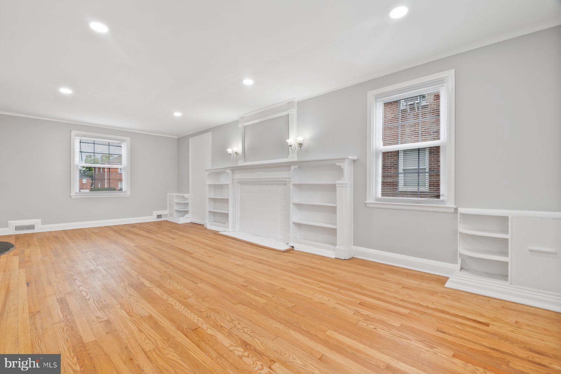 COLONIAL VILLAGE - Residential