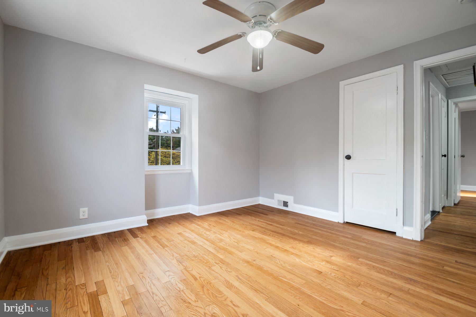 COLONIAL VILLAGE - Residential