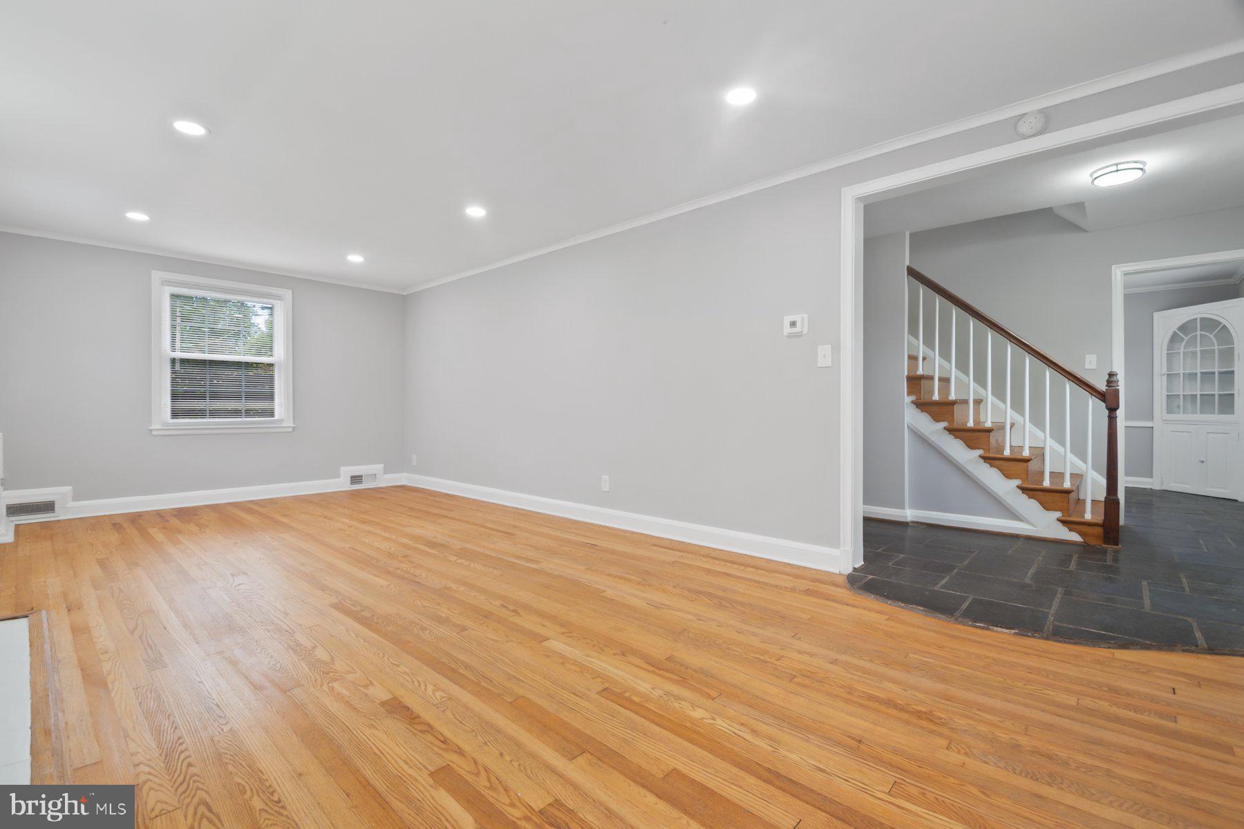 COLONIAL VILLAGE - Residential