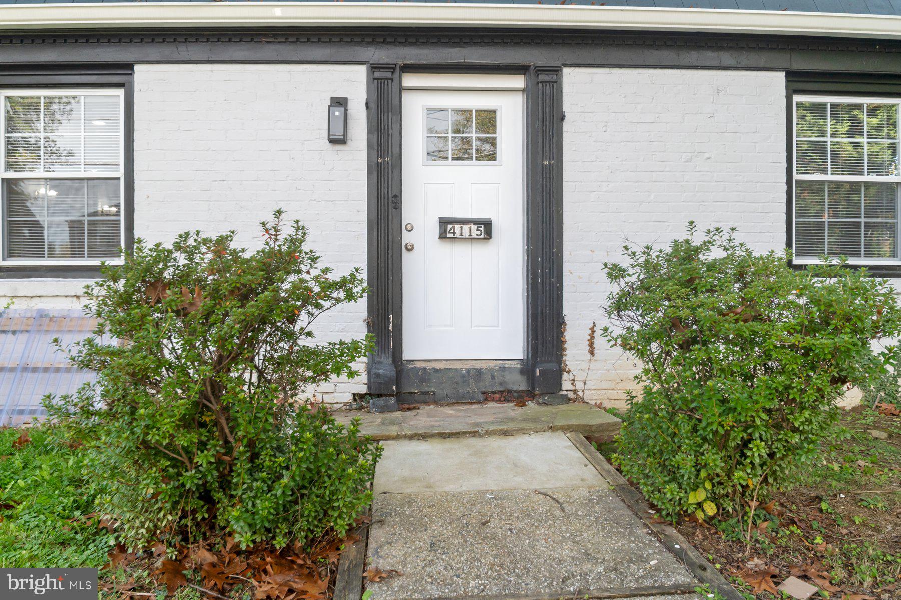 COLONIAL VILLAGE - Residential