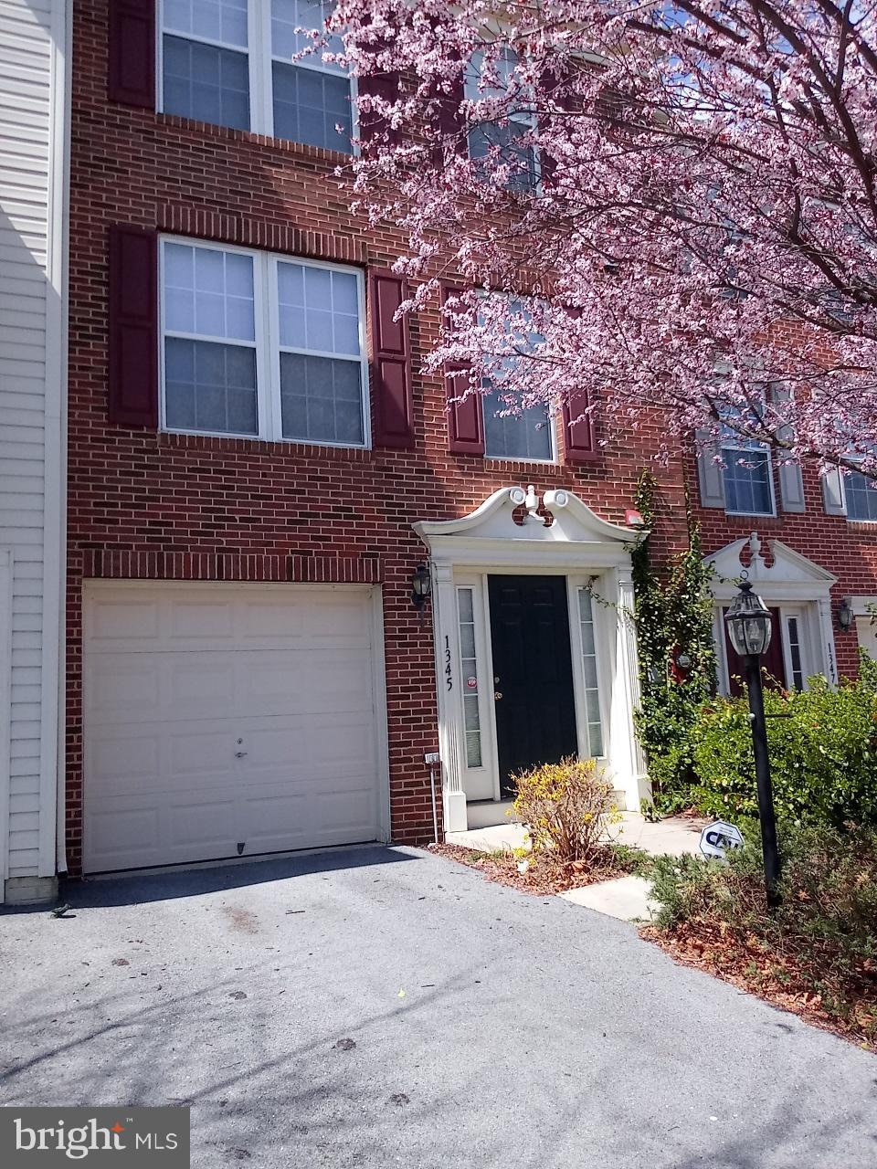 LAKELAND PLACE - Residential Lease