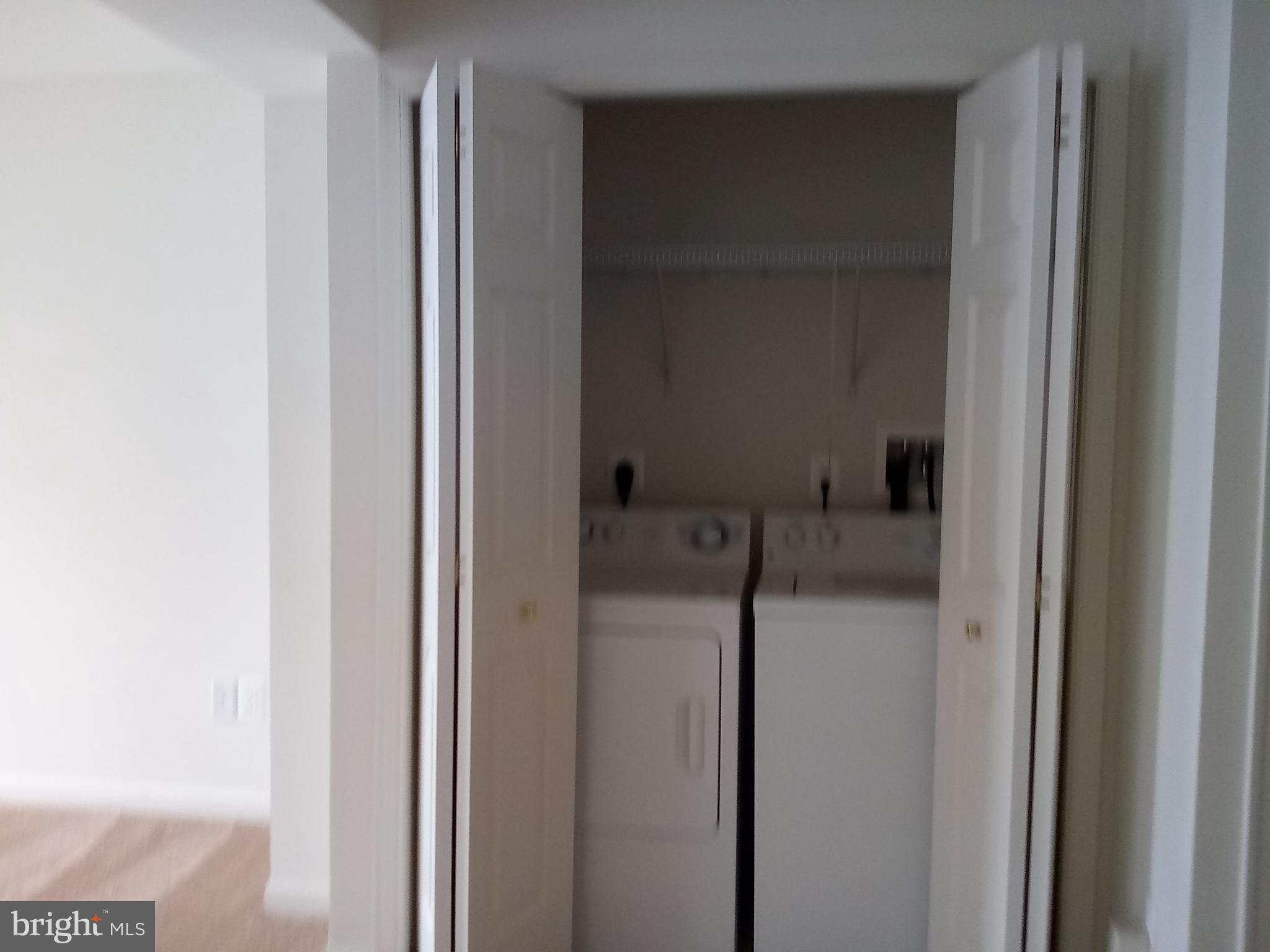 LAKELAND PLACE - Residential Lease