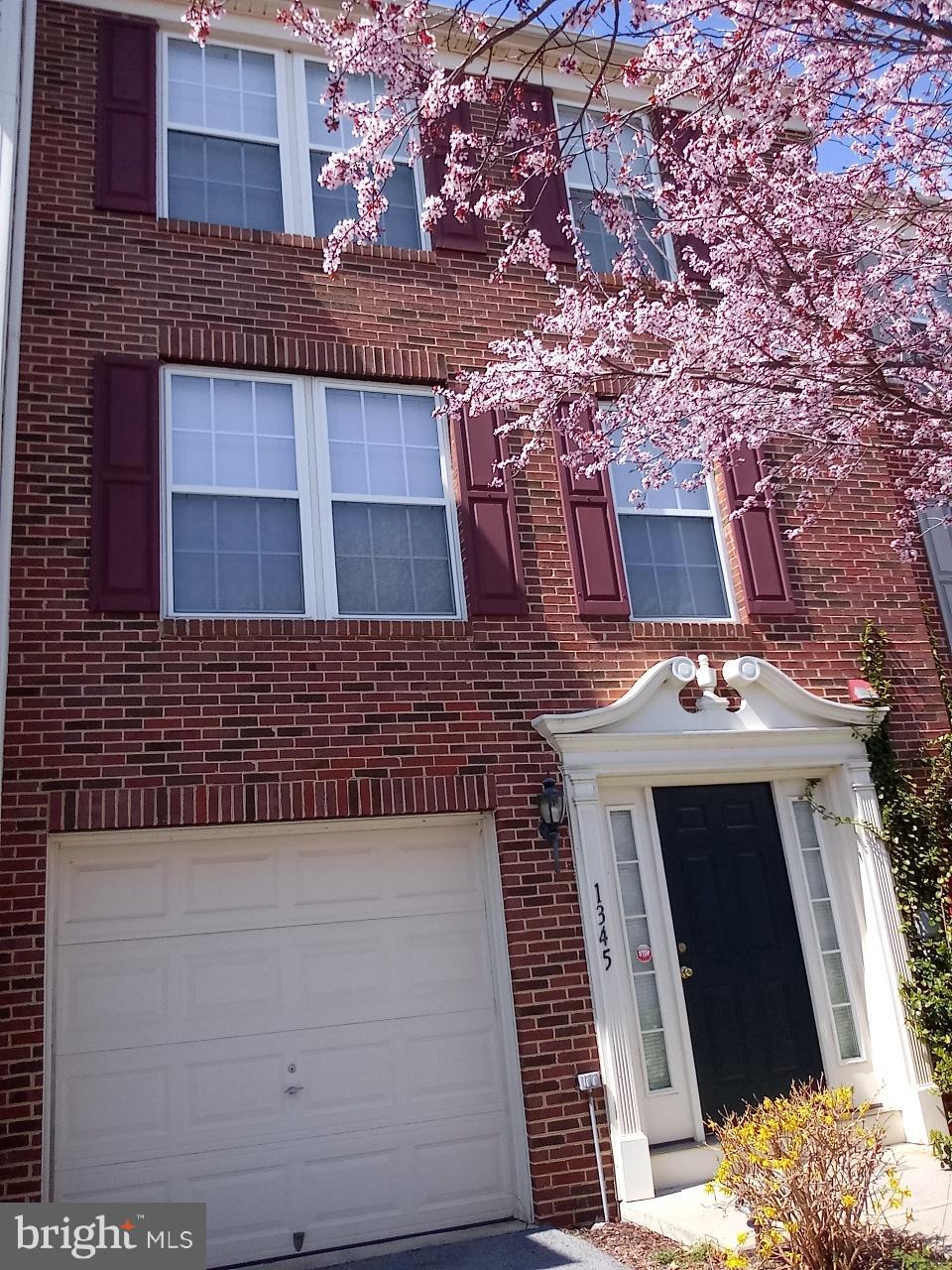 LAKELAND PLACE - Residential Lease