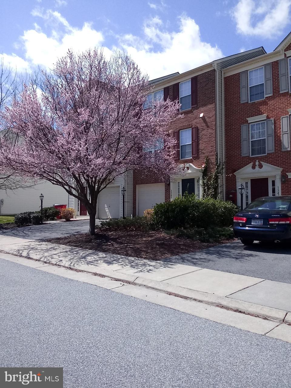 LAKELAND PLACE - Residential Lease