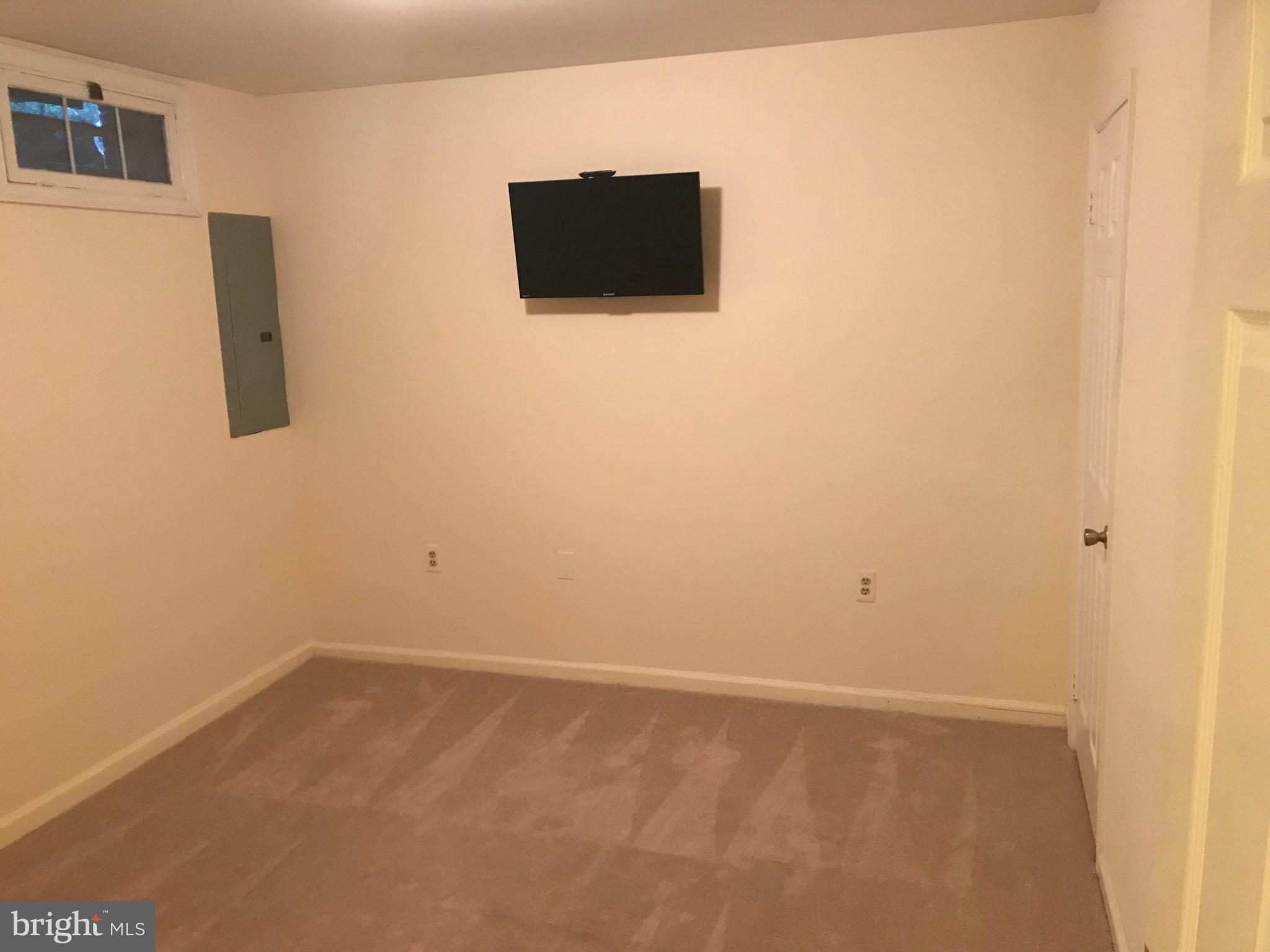 GROSVENOR PARK TOWNHOME CONDOMINIUMS - Residential Lease