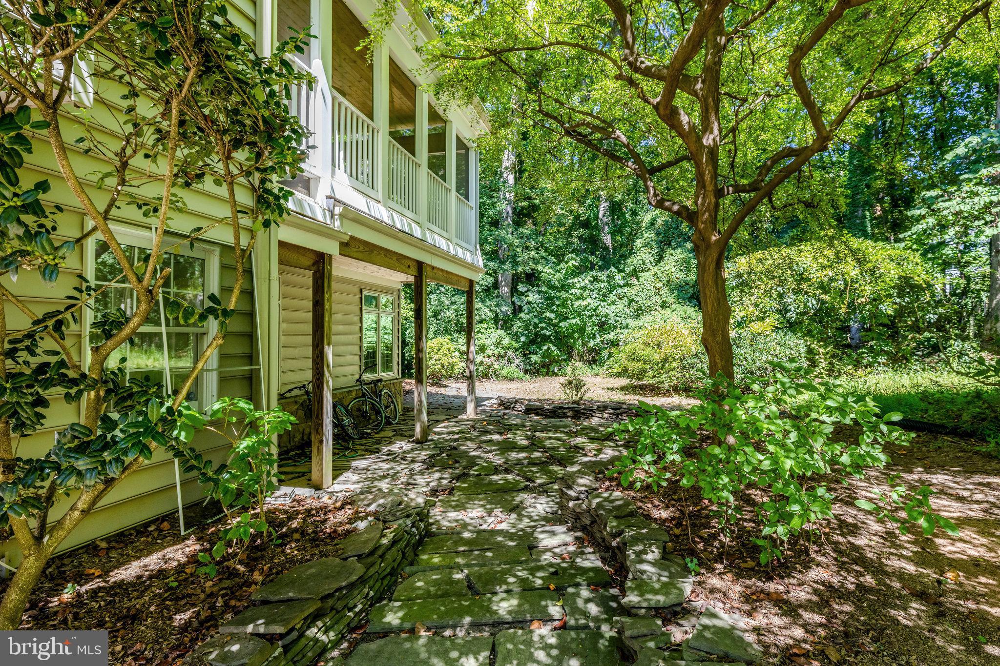 KINGS MANOR - Residential