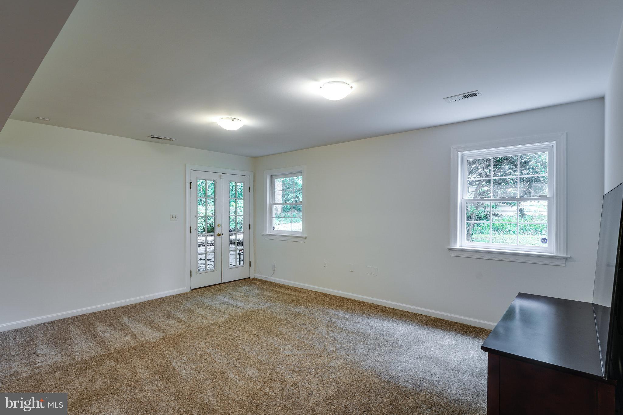 KINGS MANOR - Residential