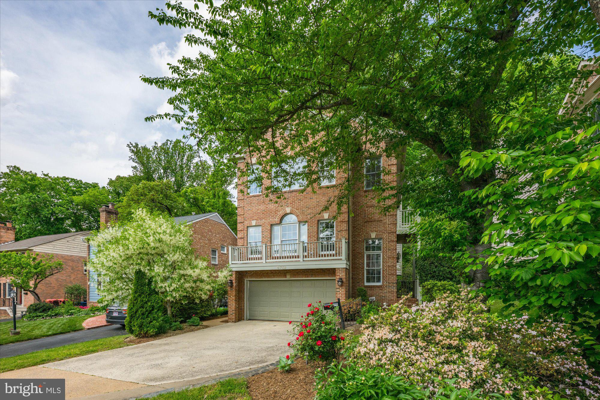 KINGS MANOR - Residential