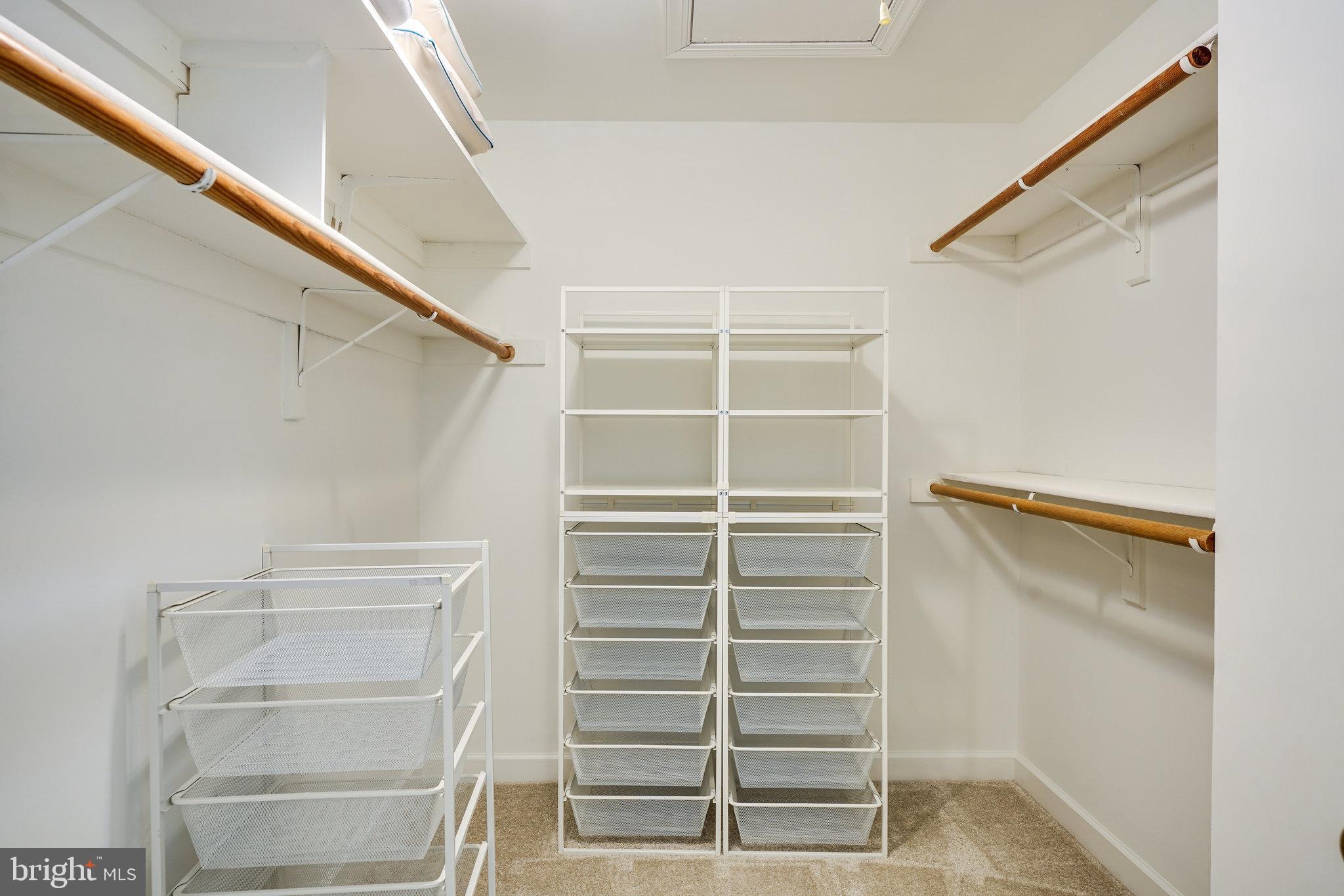 KINGS MANOR - Residential