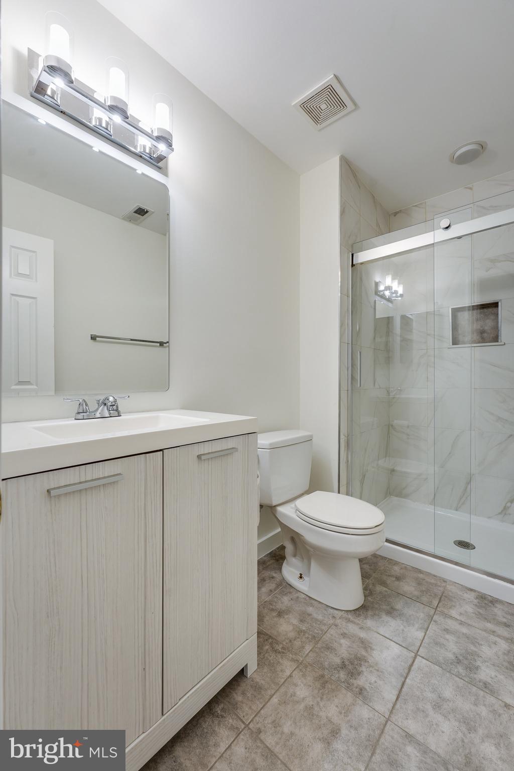 KINGS MANOR - Residential