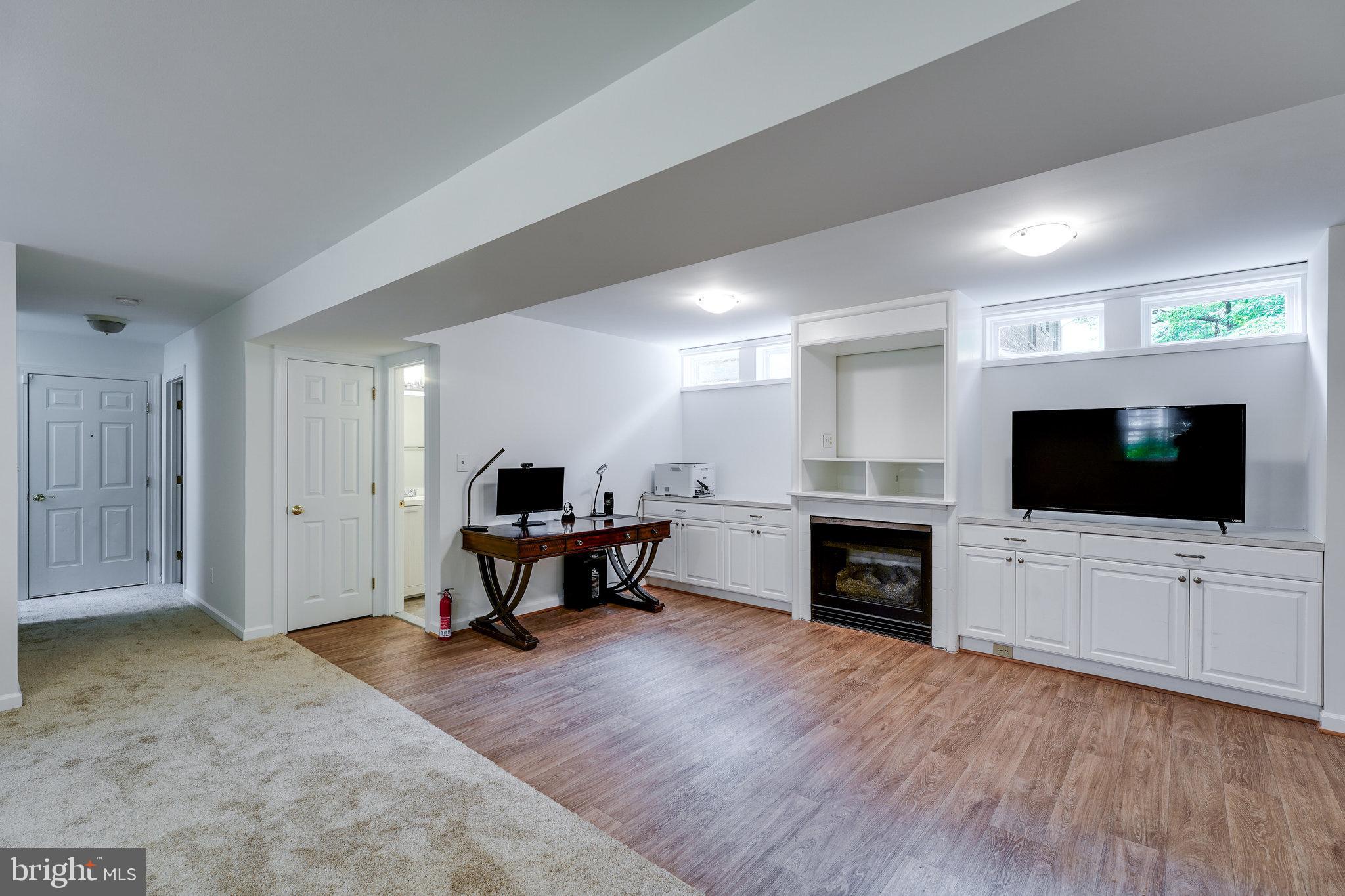 KINGS MANOR - Residential