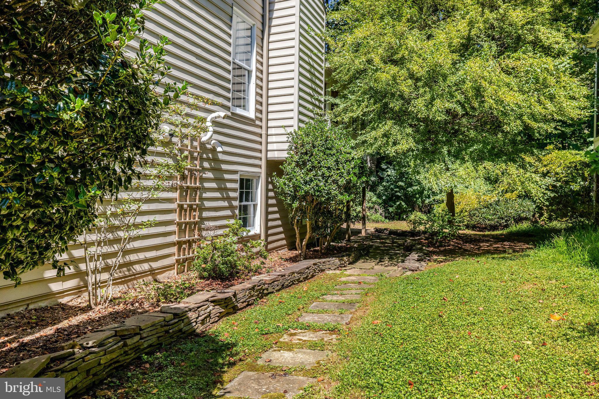 KINGS MANOR - Residential