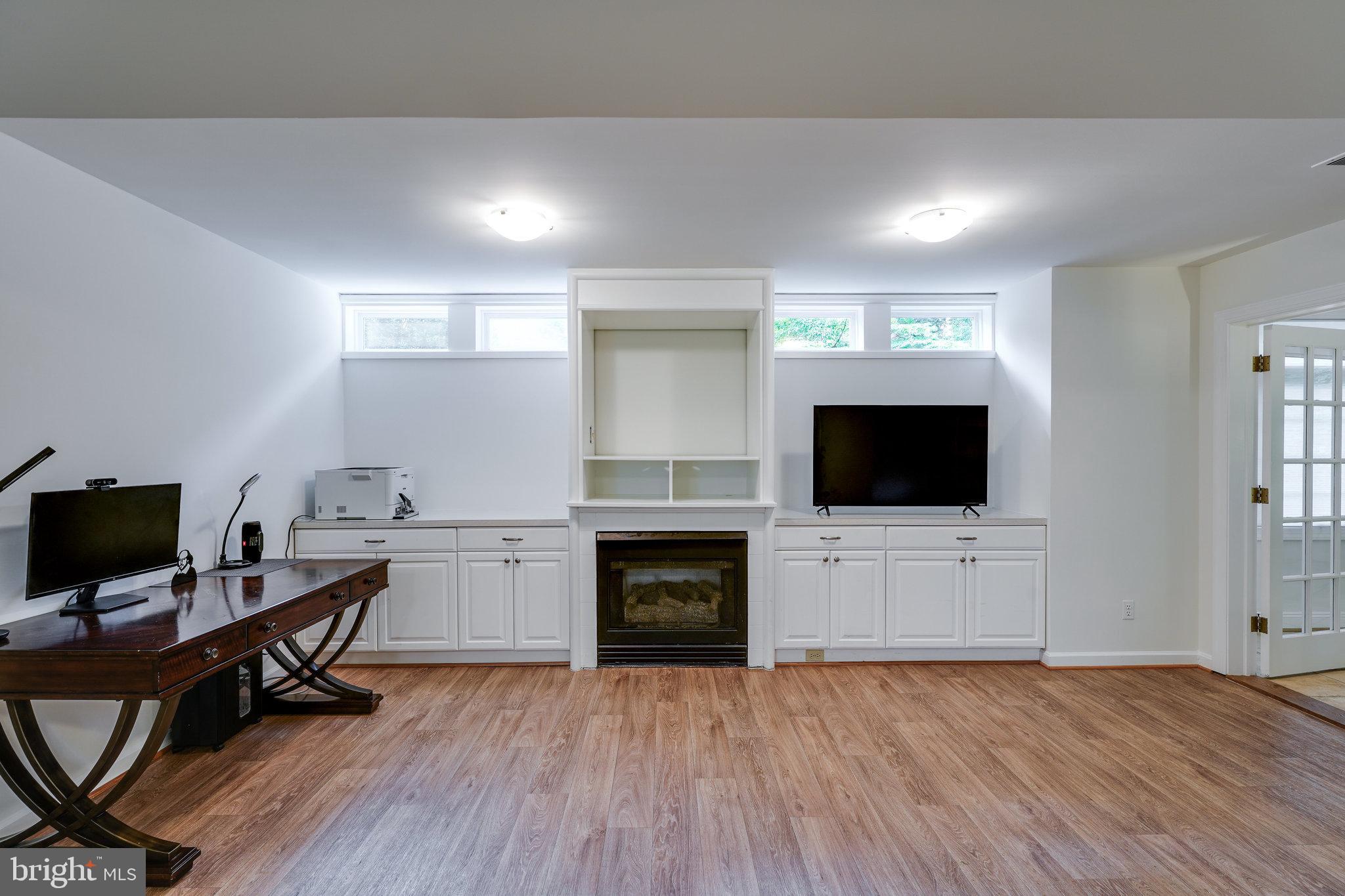 KINGS MANOR - Residential