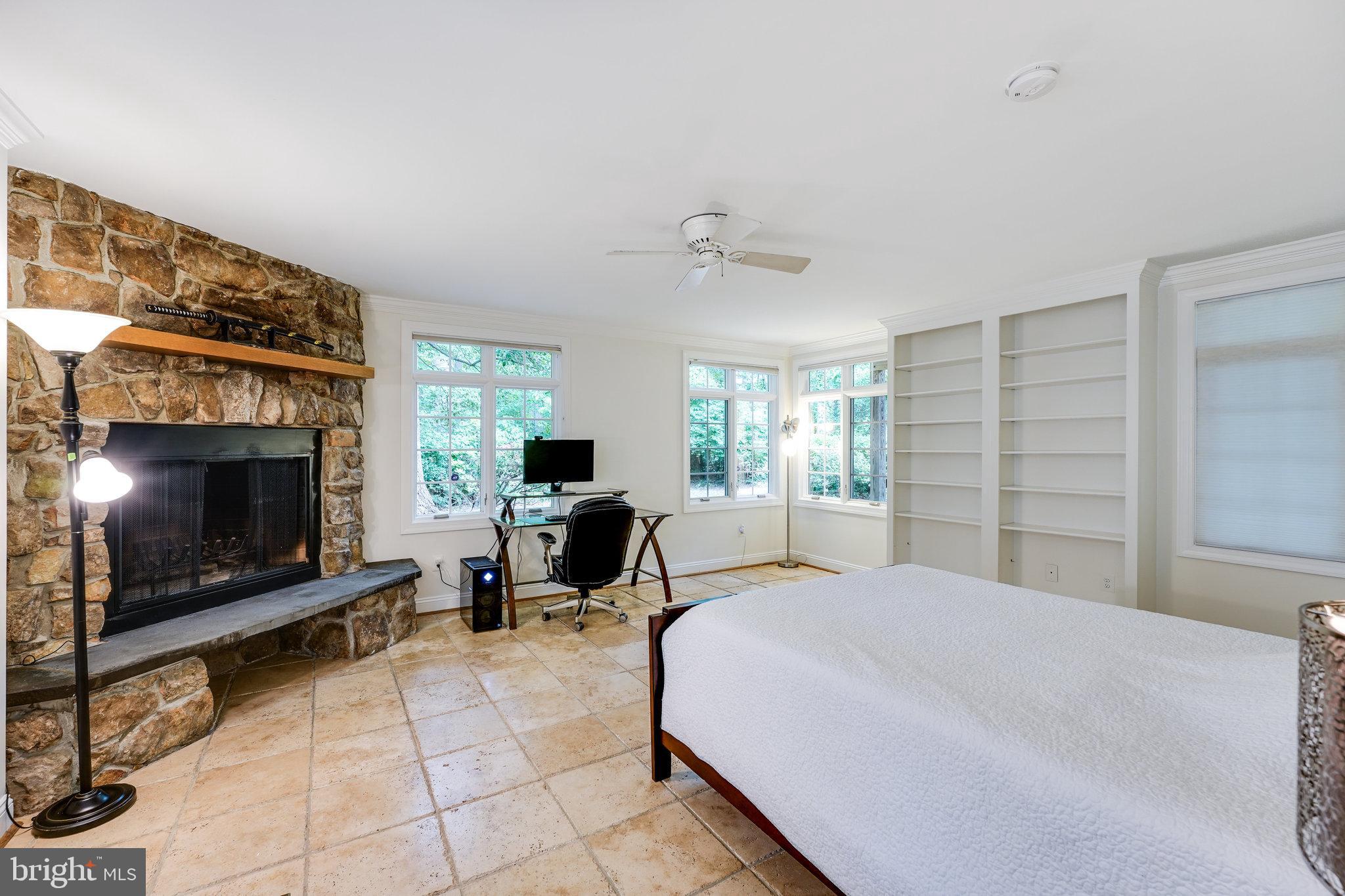 KINGS MANOR - Residential