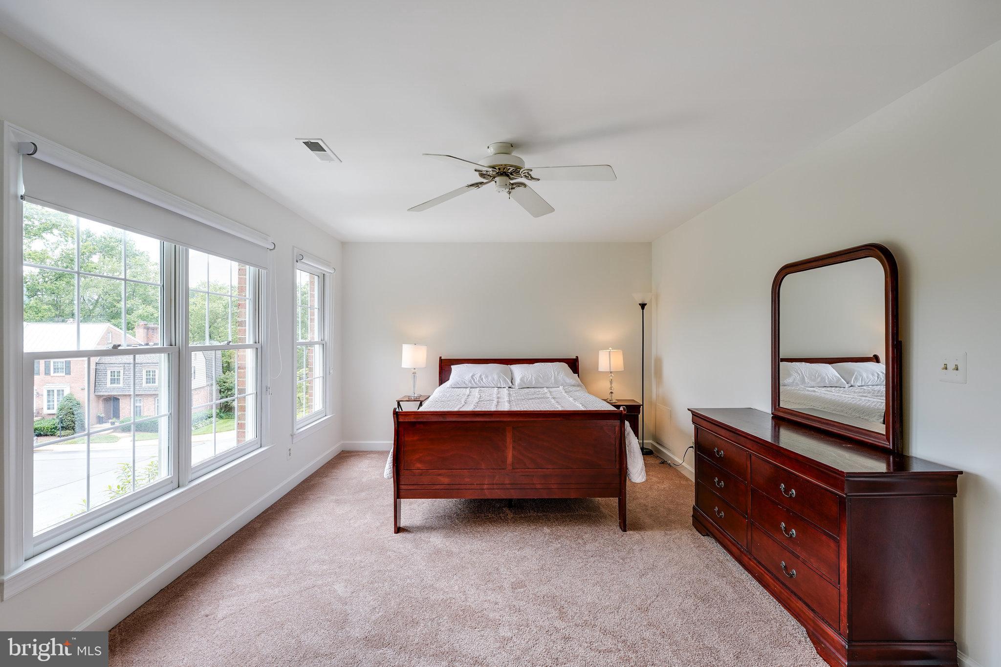 KINGS MANOR - Residential