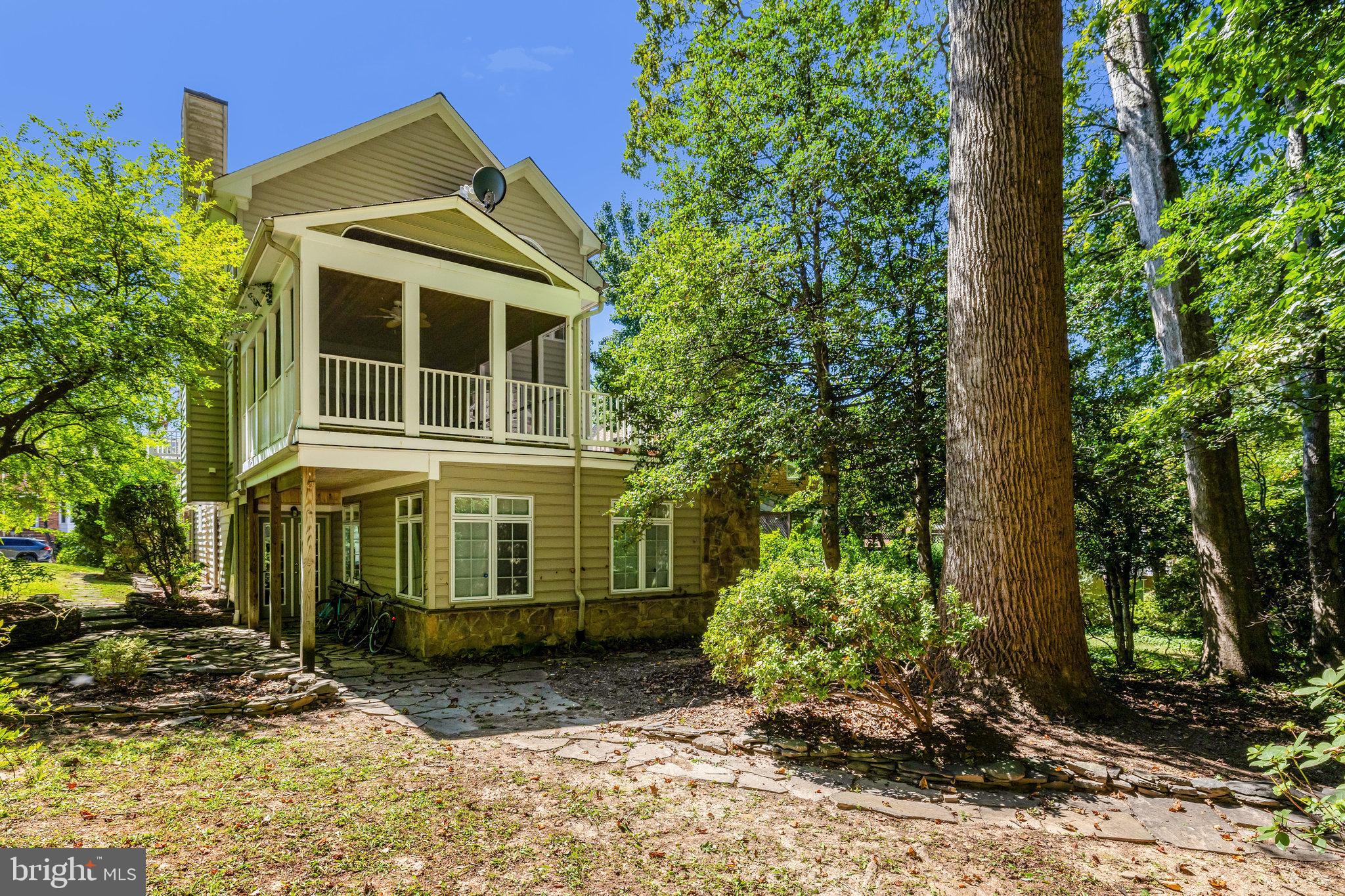 KINGS MANOR - Residential