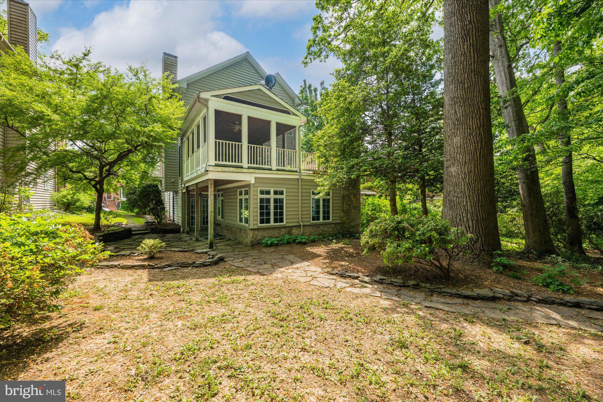 KINGS MANOR - Residential