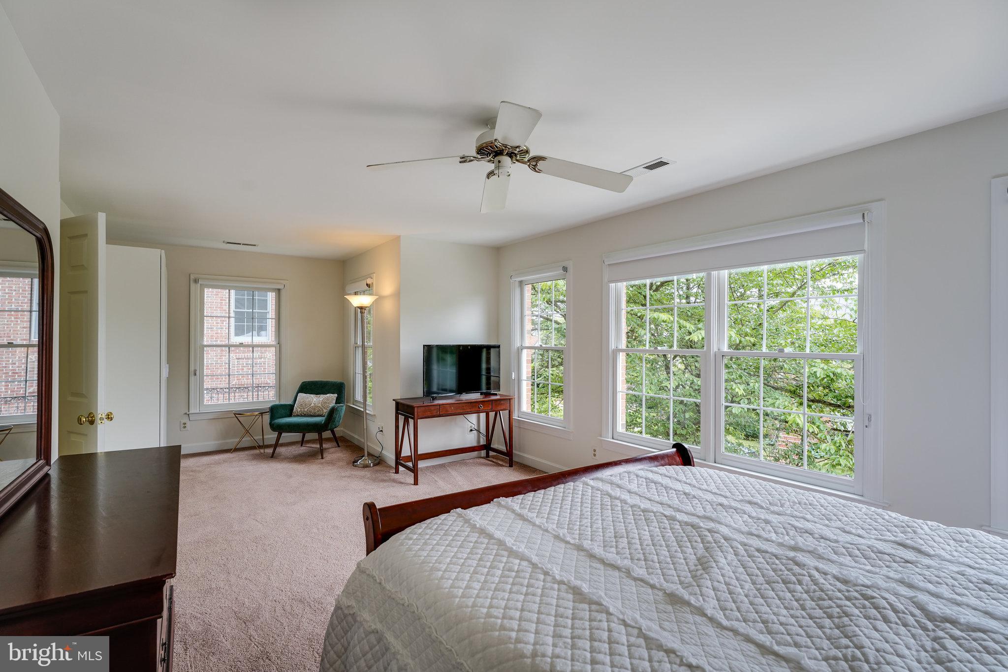 KINGS MANOR - Residential