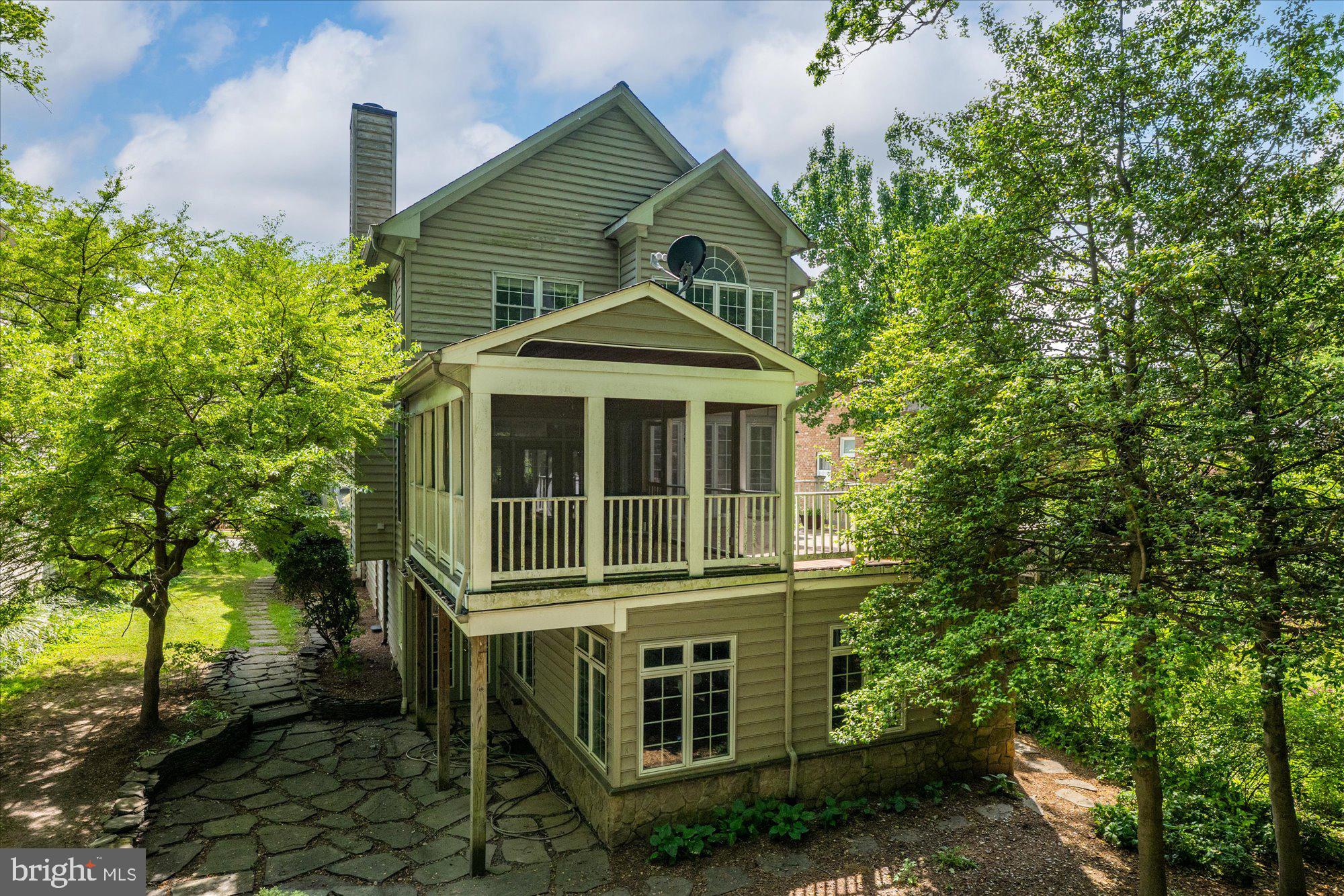 KINGS MANOR - Residential