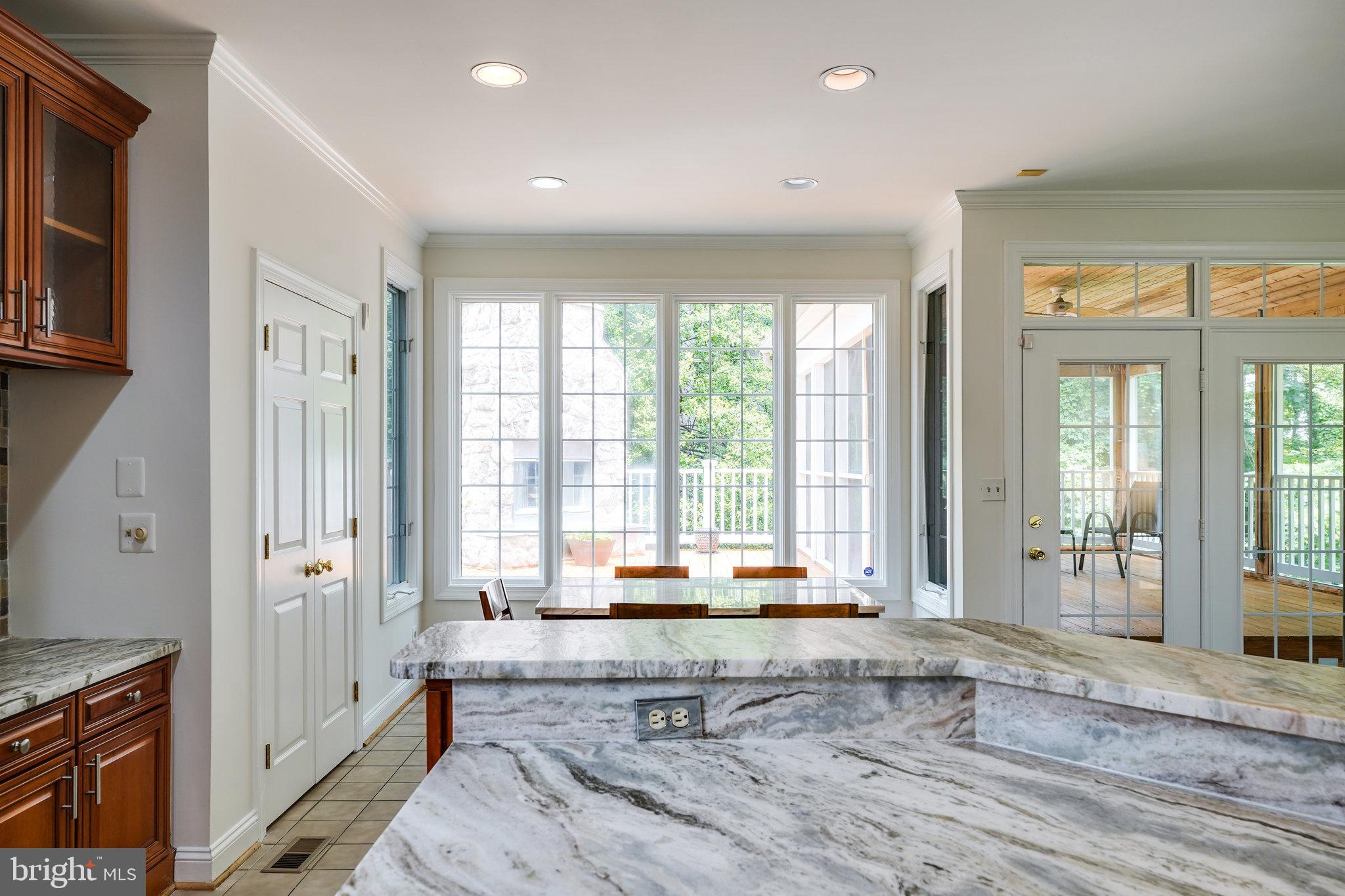 KINGS MANOR - Residential