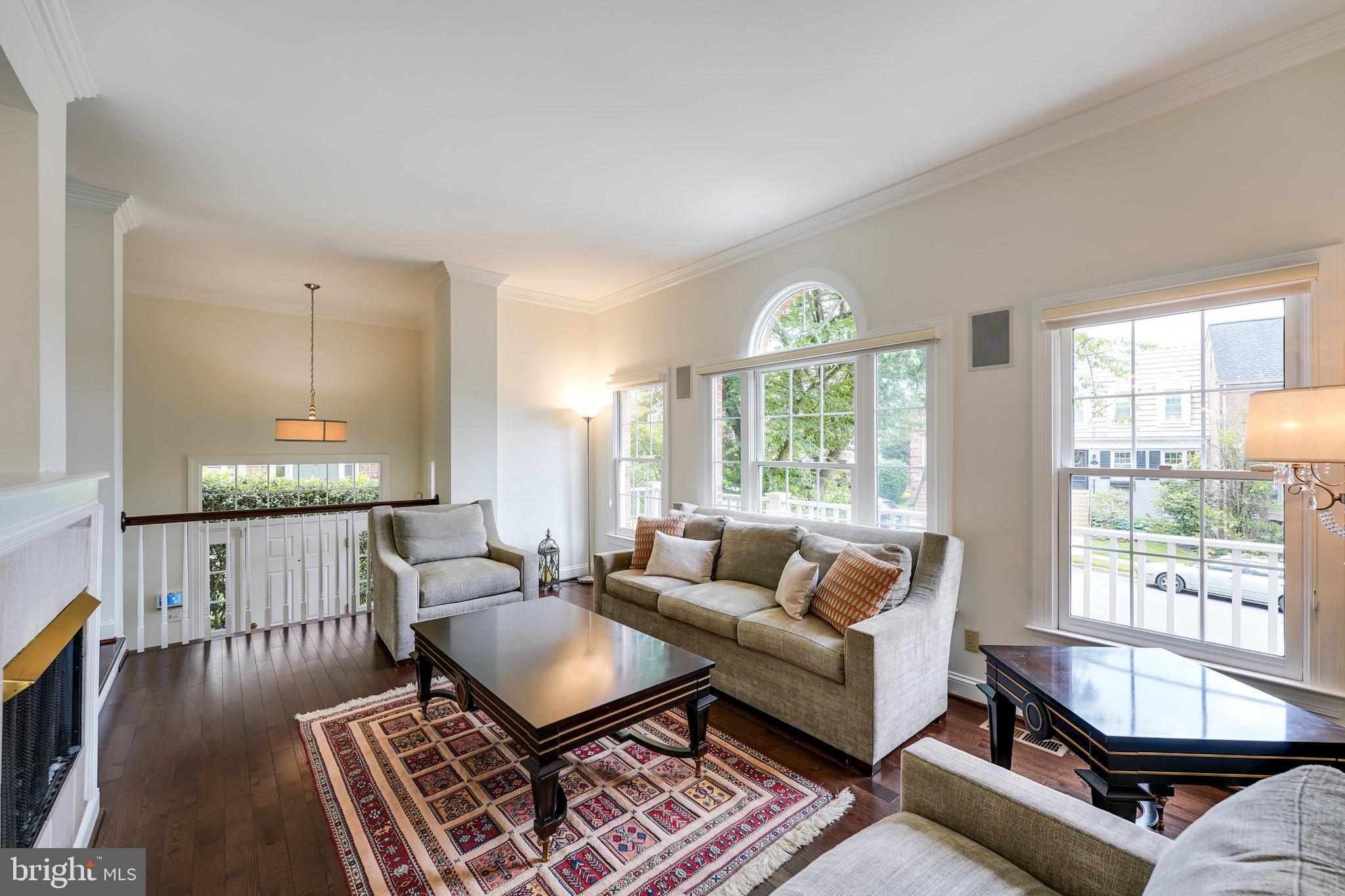 KINGS MANOR - Residential