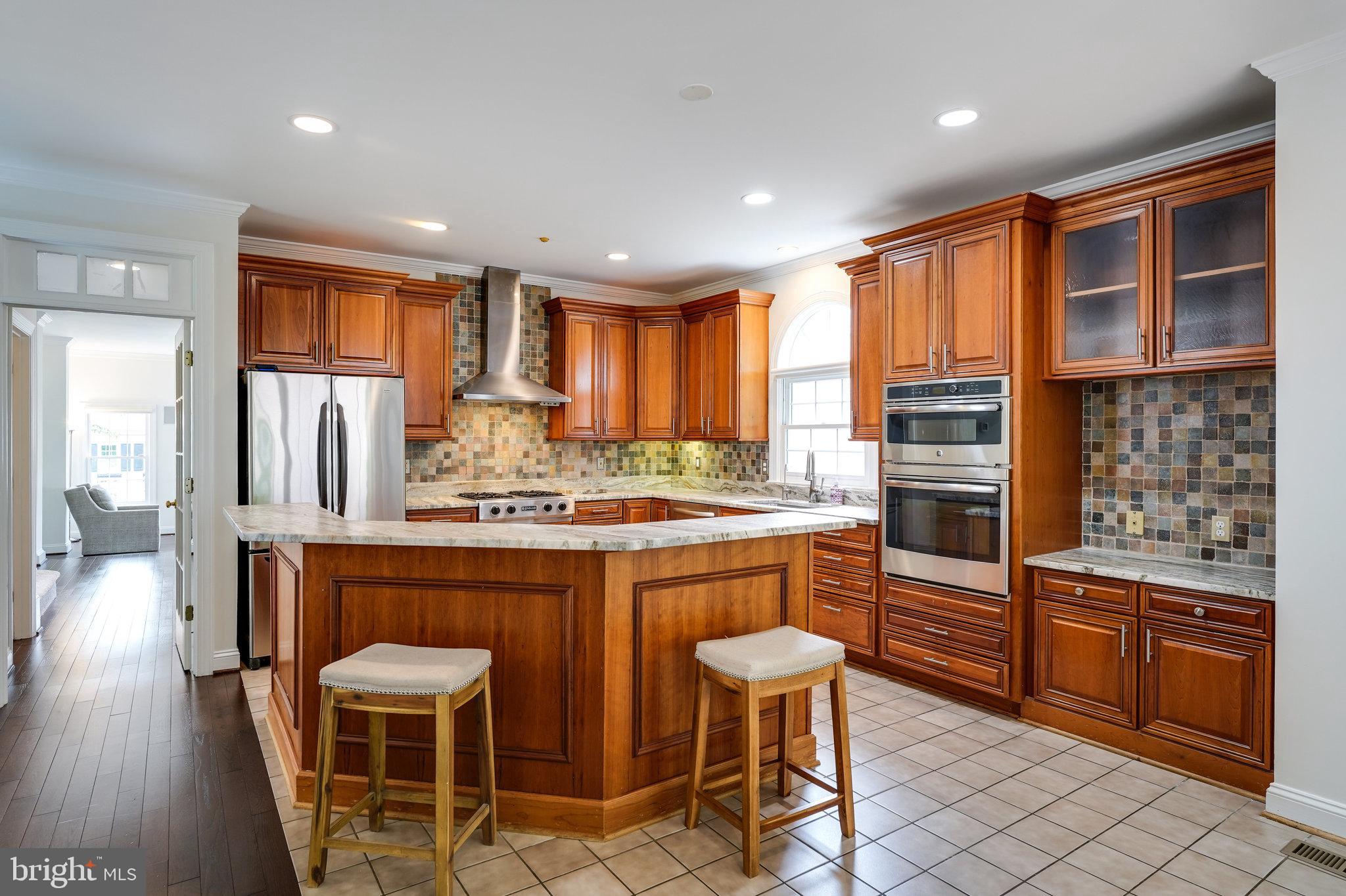 KINGS MANOR - Residential