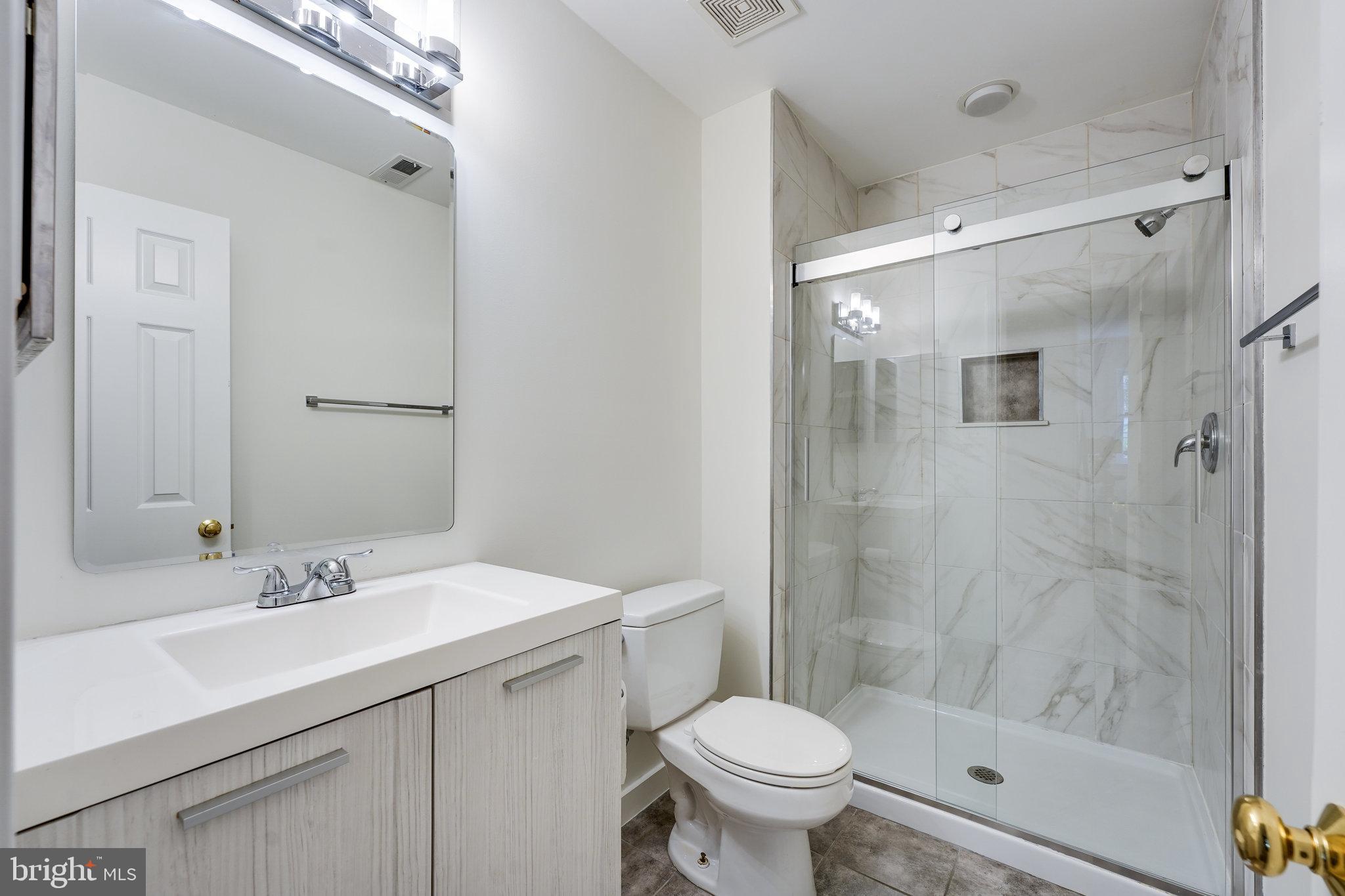 KINGS MANOR - Residential