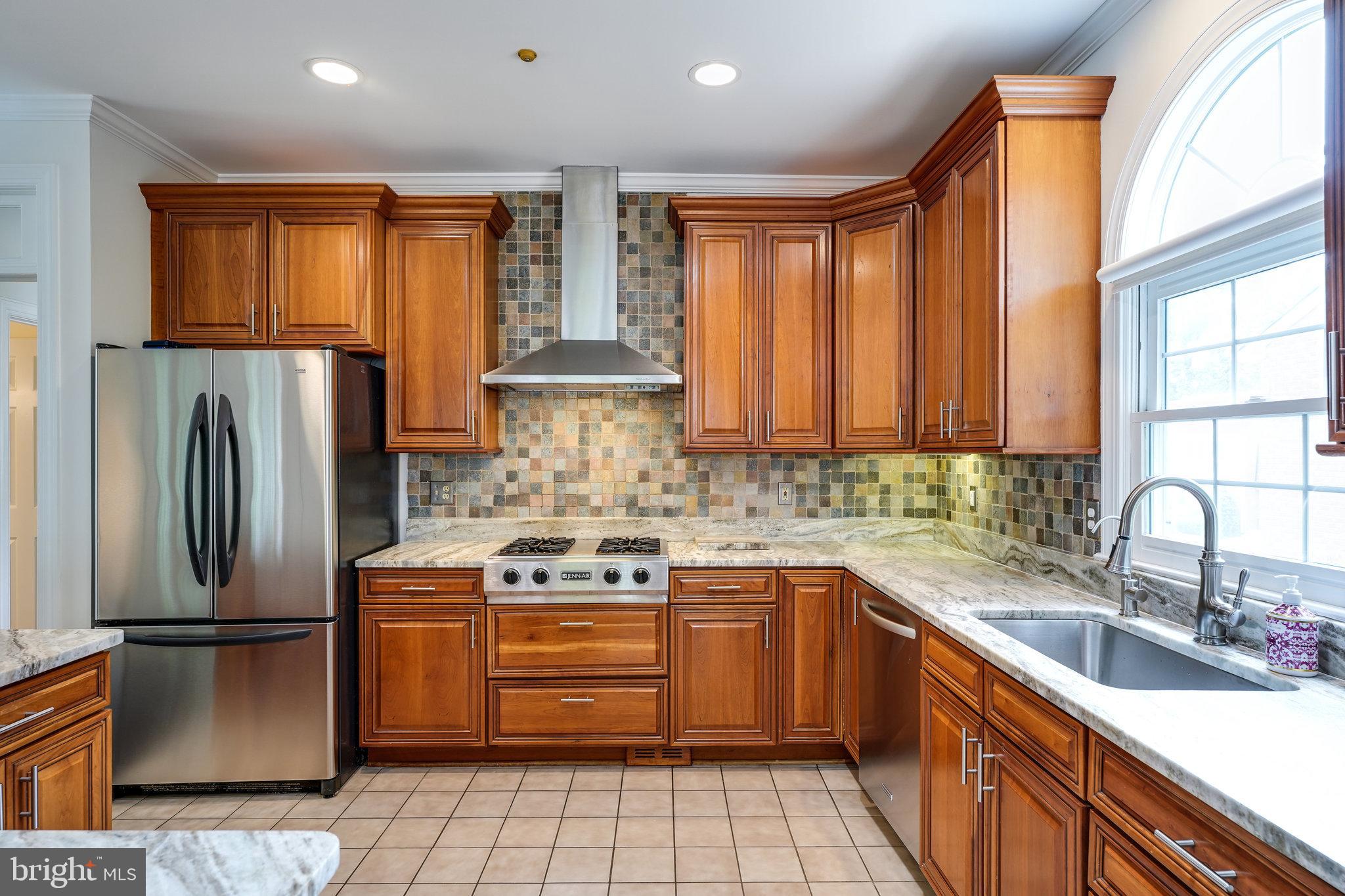 KINGS MANOR - Residential