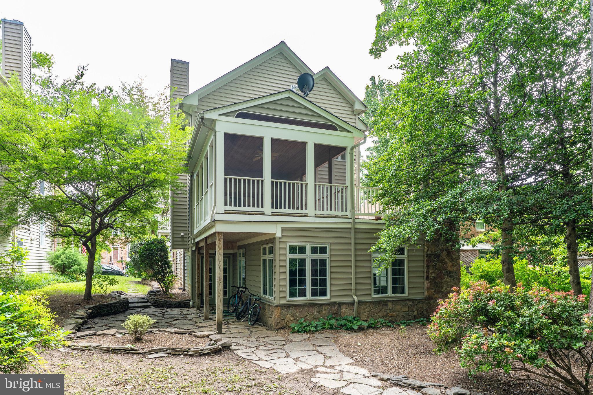 KINGS MANOR - Residential