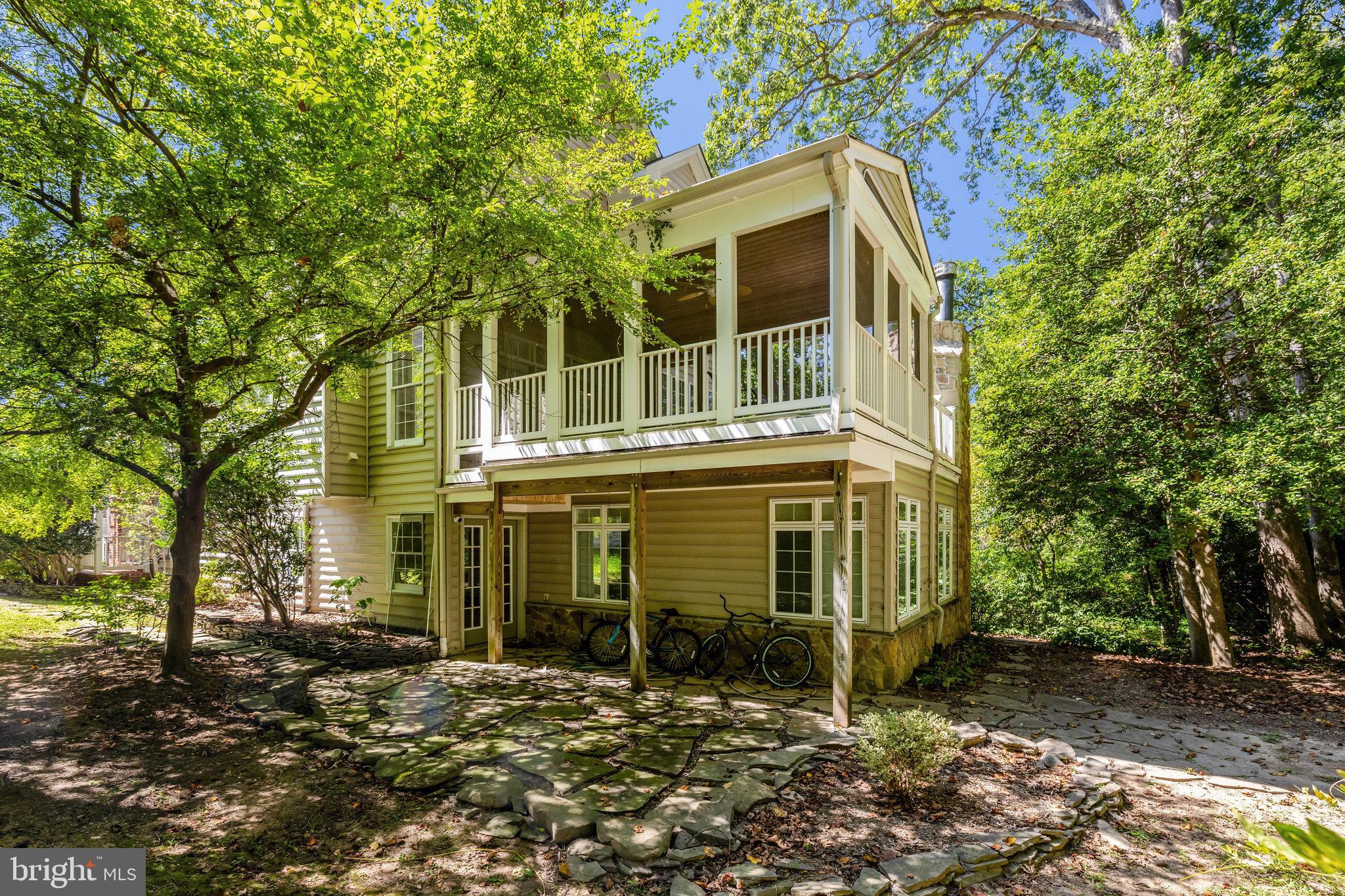 KINGS MANOR - Residential