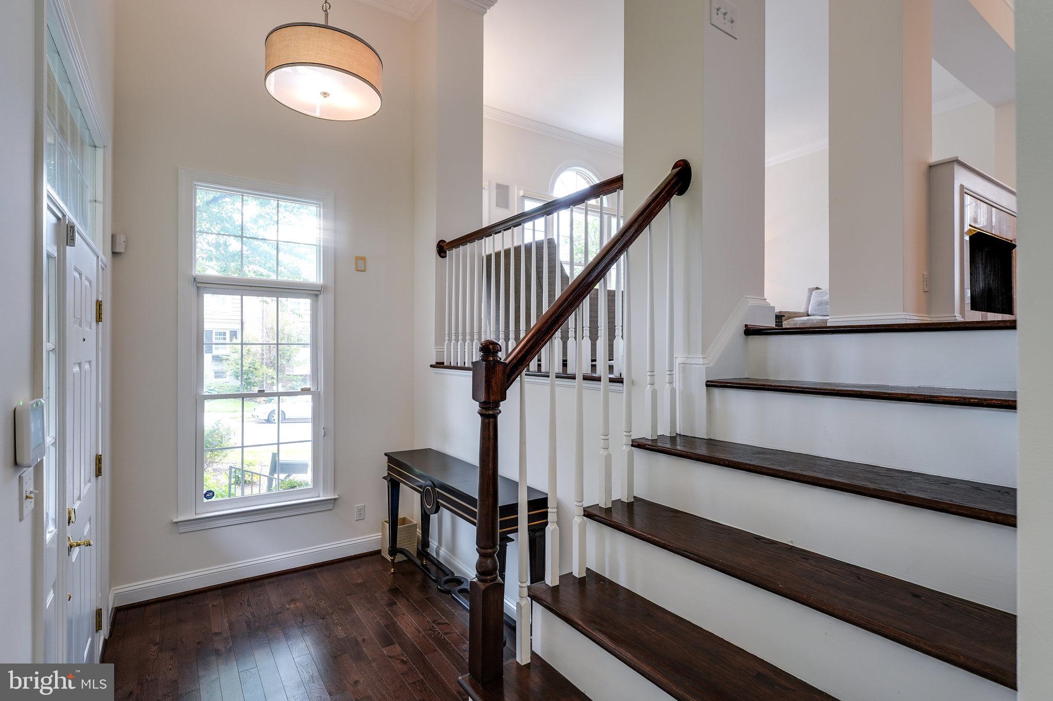 KINGS MANOR - Residential