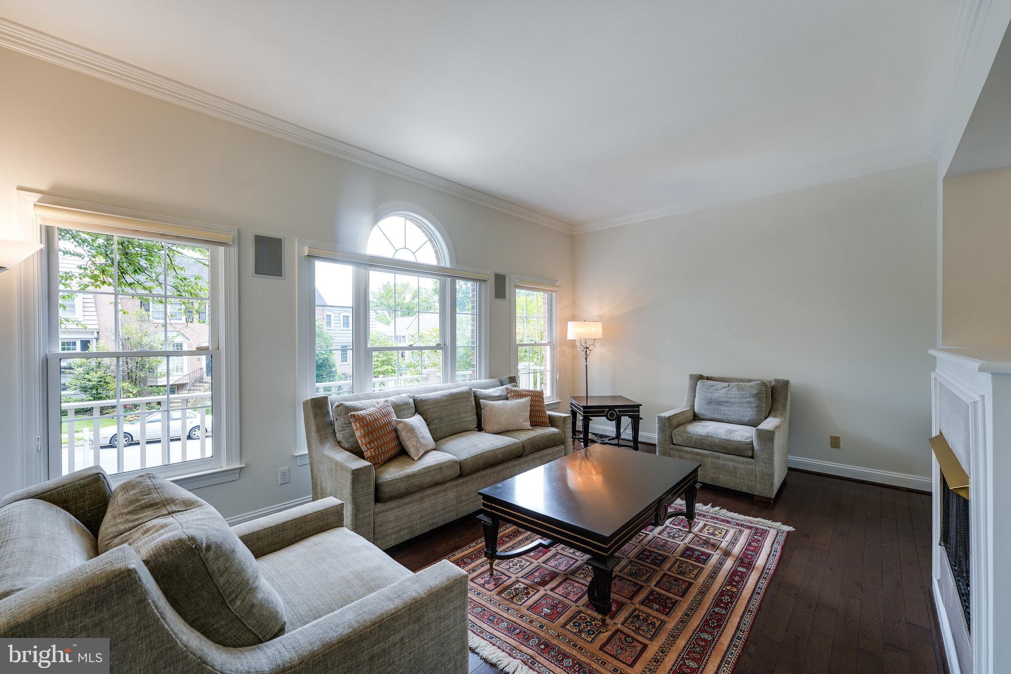 KINGS MANOR - Residential