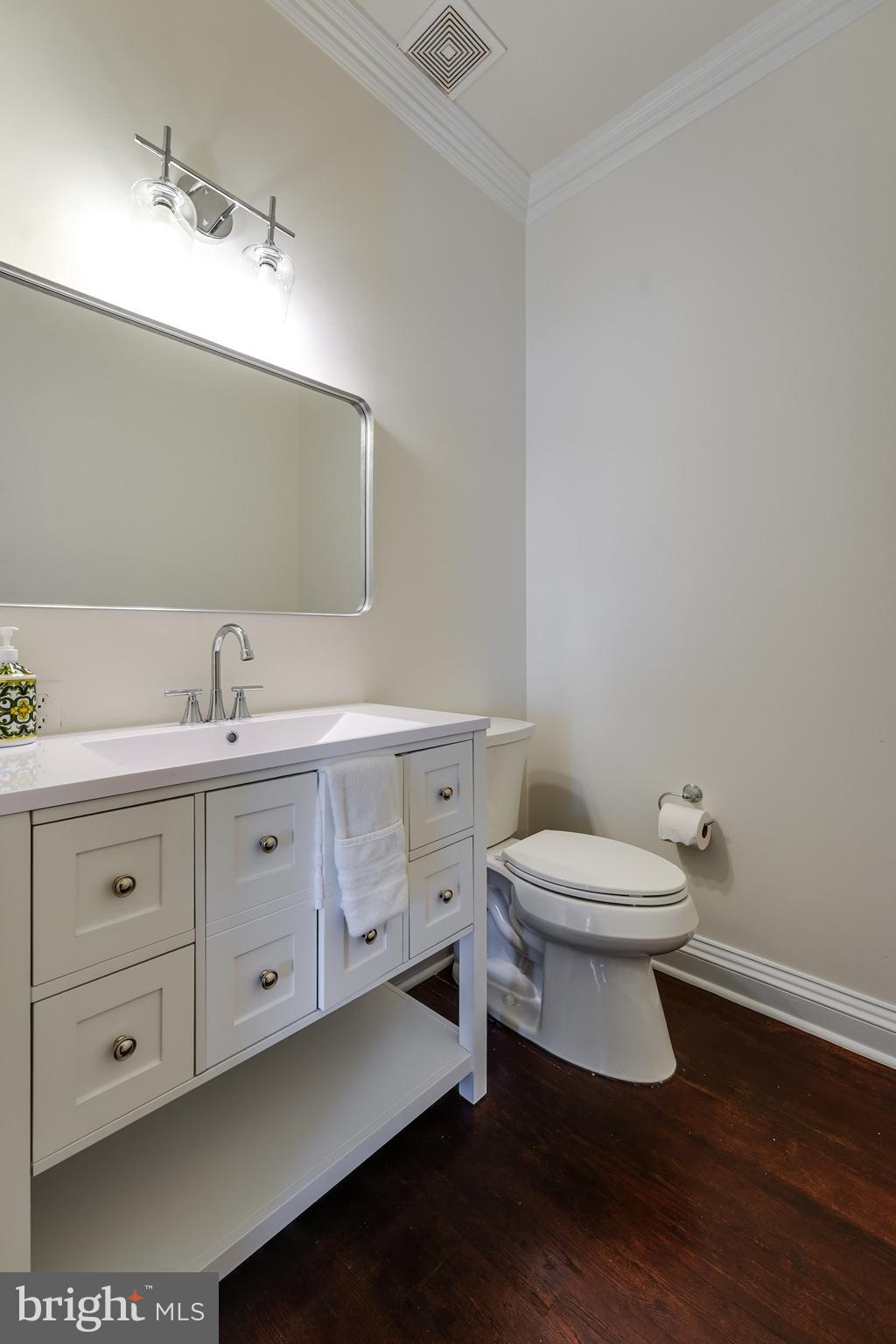 KINGS MANOR - Residential