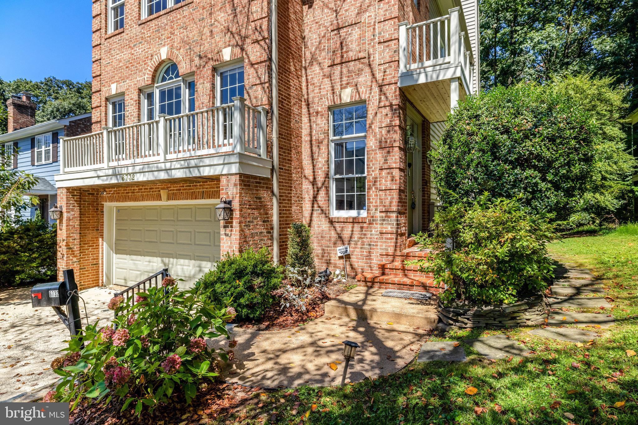 KINGS MANOR - Residential