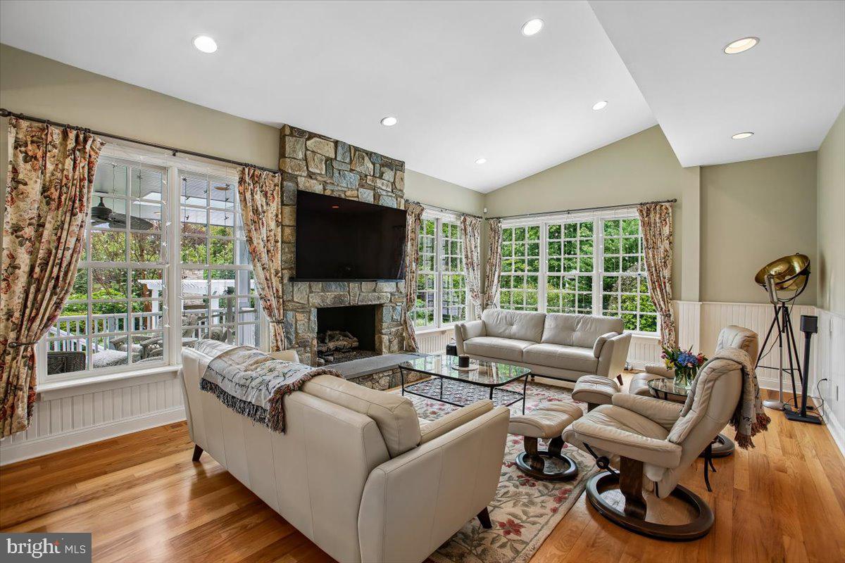 LANGLEY FOREST - Residential