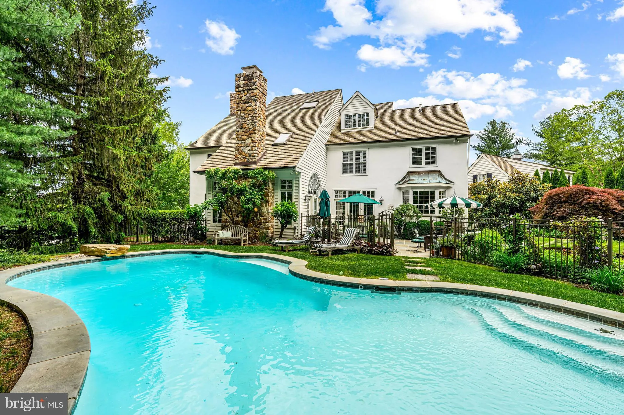 Berwyn, Pennsylvania 19312, United States, 6 Bedrooms Bedrooms, ,7 BathroomsBathrooms,Residential,Pending,140285