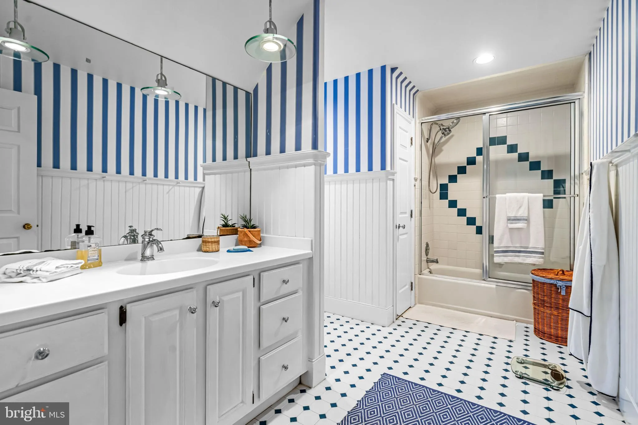 Berwyn, Pennsylvania 19312, United States, 6 Bedrooms Bedrooms, ,7 BathroomsBathrooms,Residential,Pending,140285