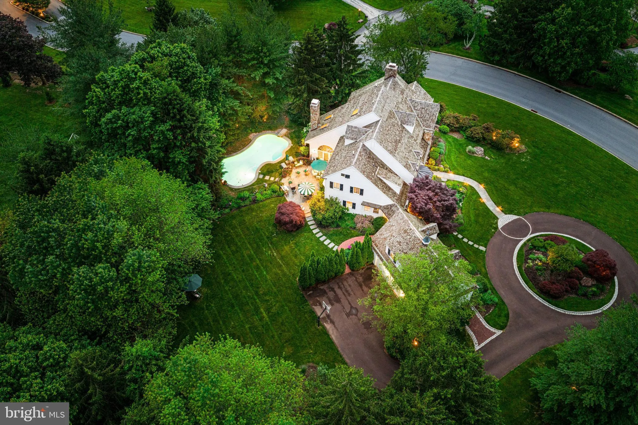 Berwyn, Pennsylvania 19312, United States, 6 Bedrooms Bedrooms, ,7 BathroomsBathrooms,Residential,Pending,140285