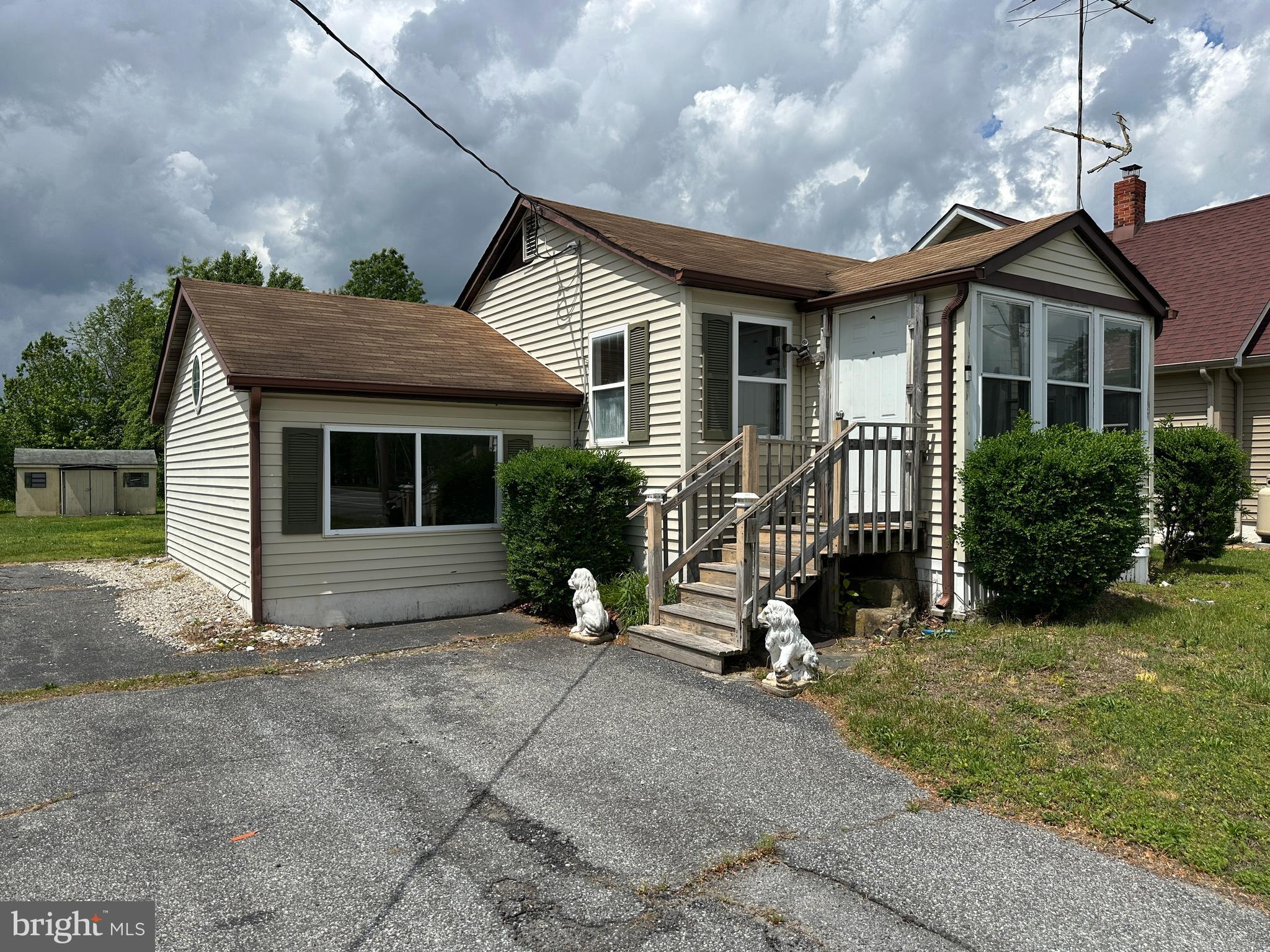 5539 DUPONT PKY