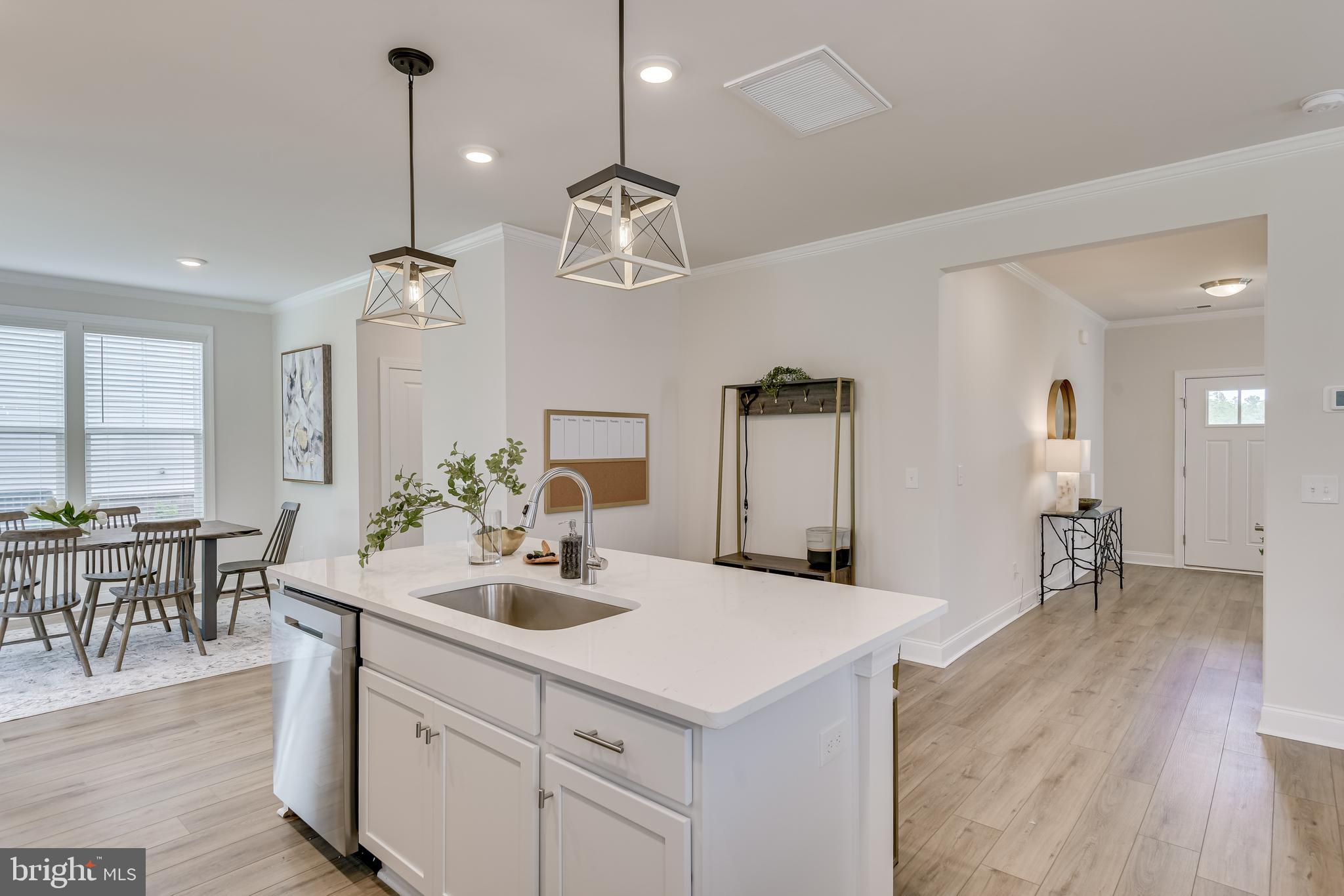 PRESIDENTS POINTE - Residential