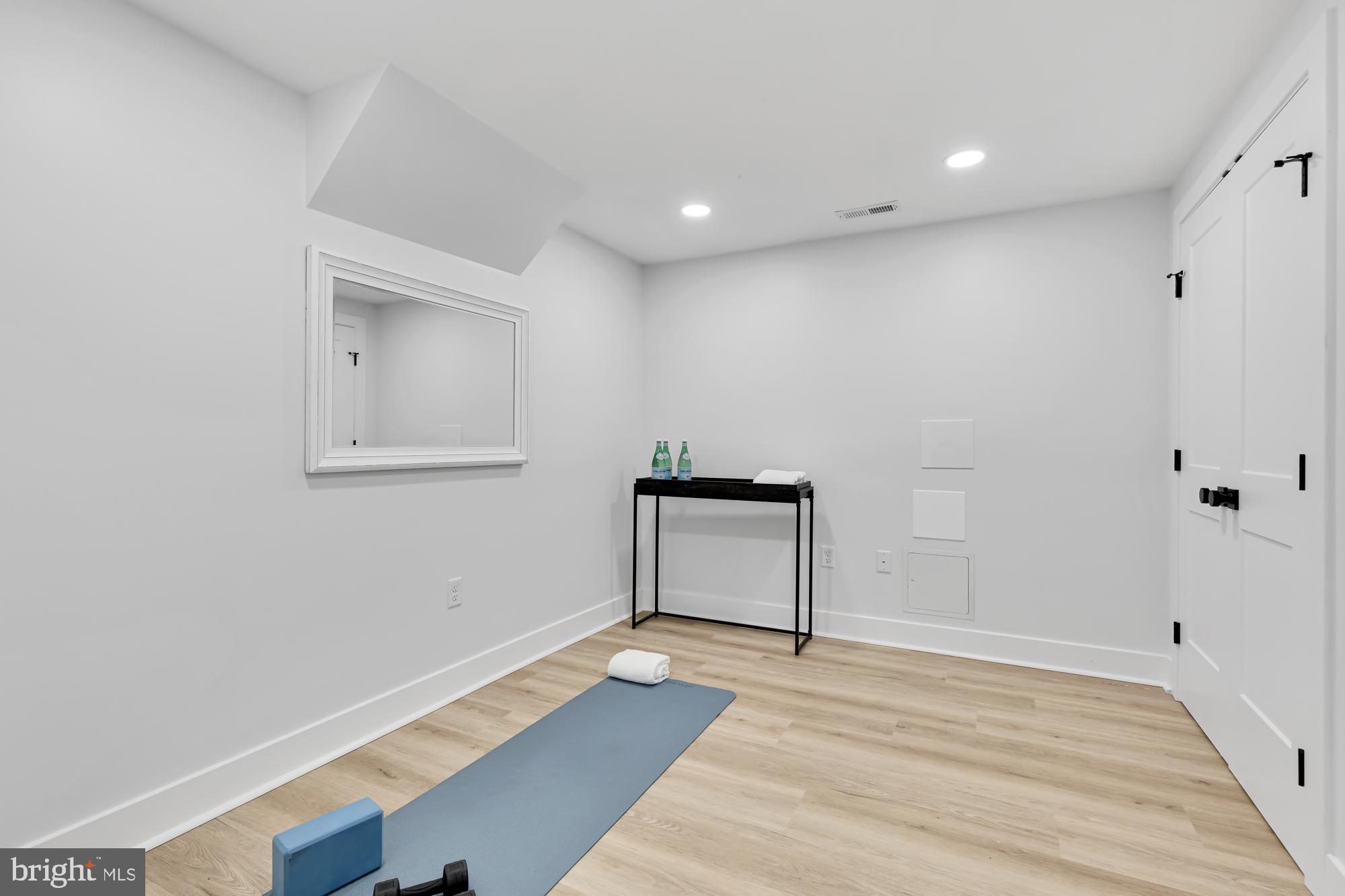 STRATTON WOODS - Residential